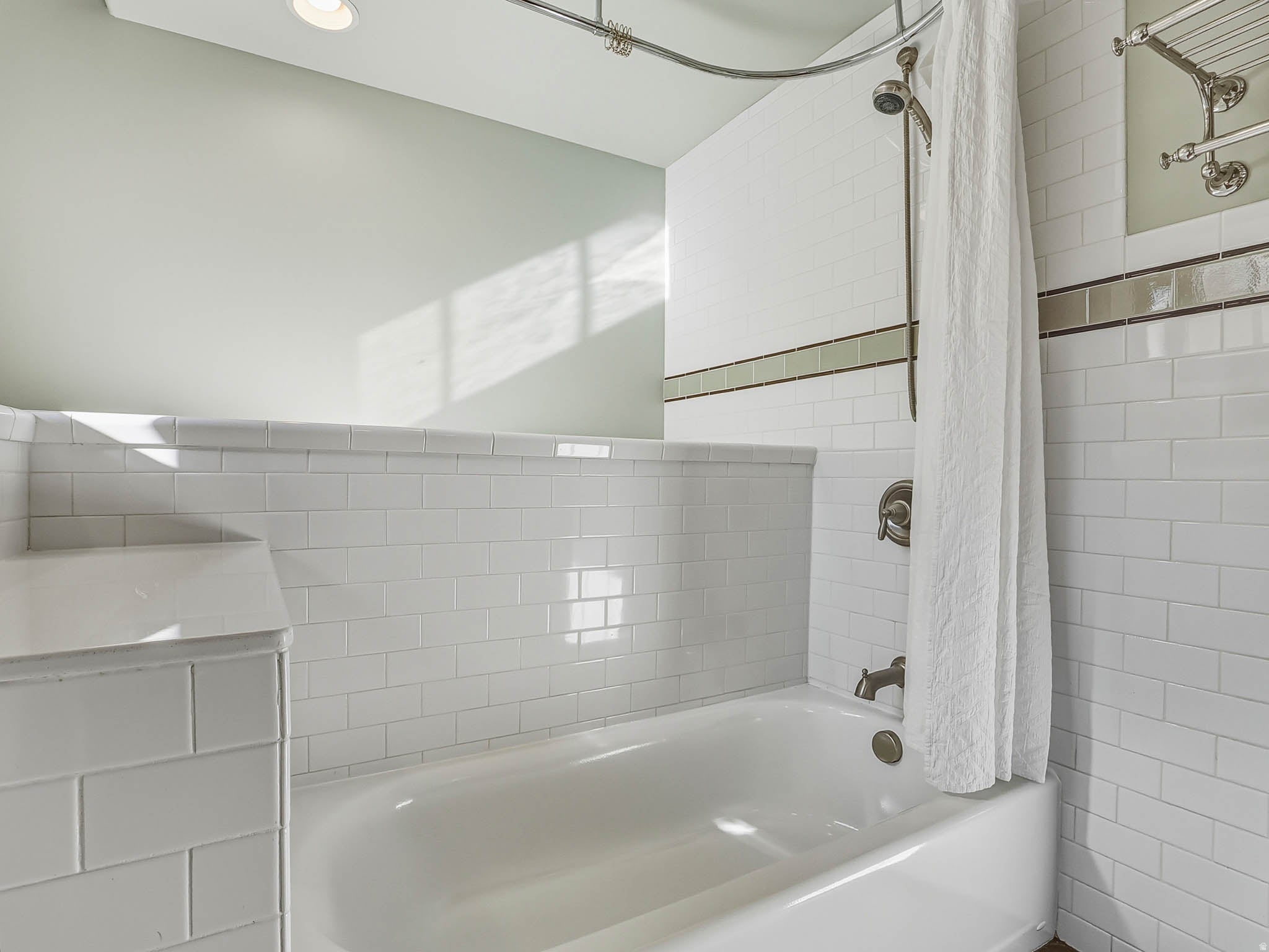 Salt Lake City, Utah, 84105, United States, 6 Bedrooms Bedrooms, ,4 BathroomsBathrooms,Residential,Active,2000214