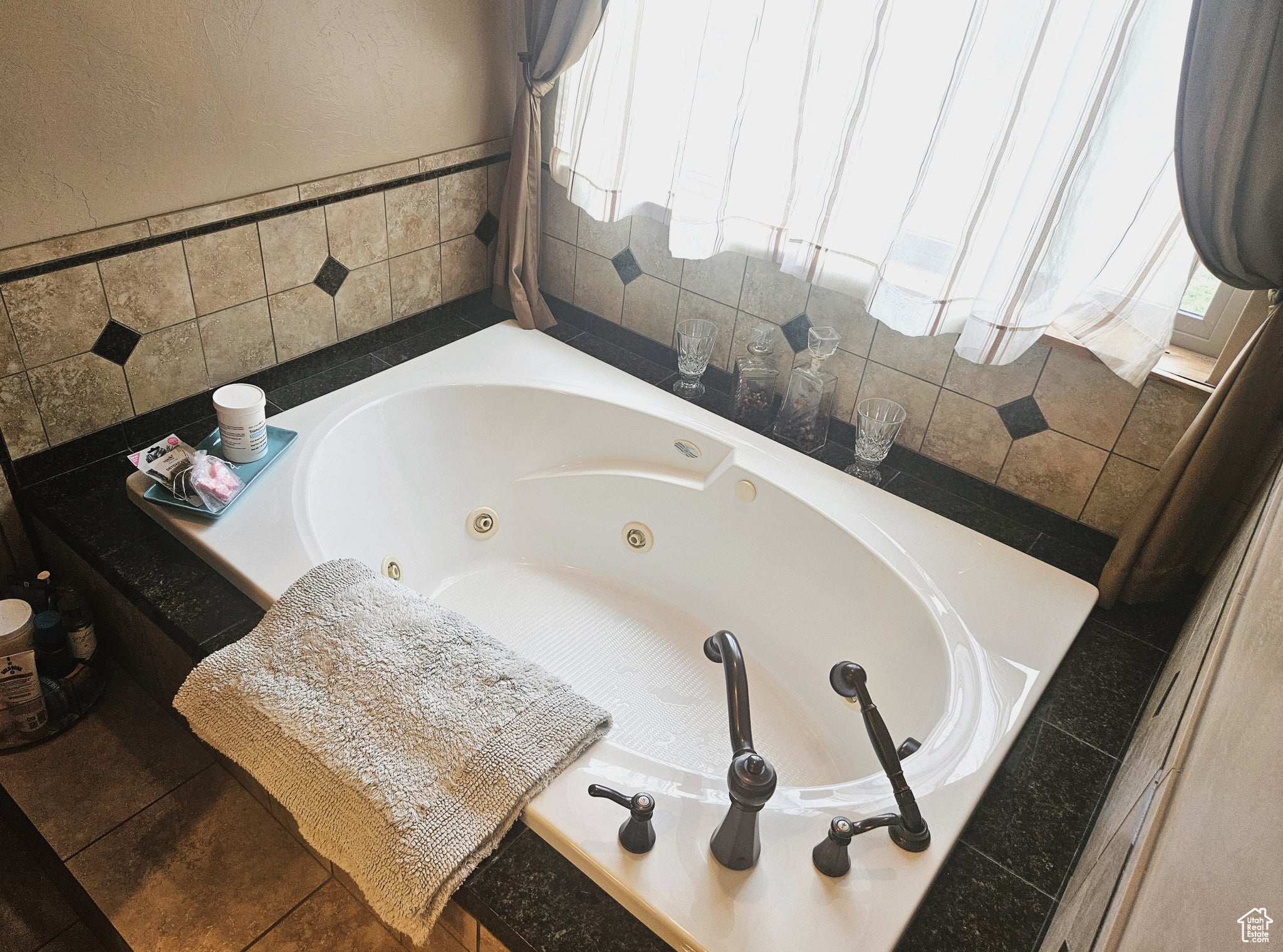 Fruitland, Utah, 84027, United States, 5 Bedrooms Bedrooms, ,3 BathroomsBathrooms,Residential,Active,1899229