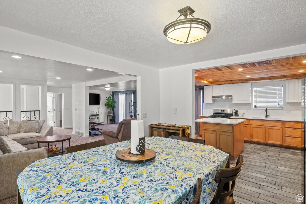 West Point, Utah, 84015, United States, 6 Bedrooms Bedrooms, ,2 BathroomsBathrooms,Residential,Active,1964251