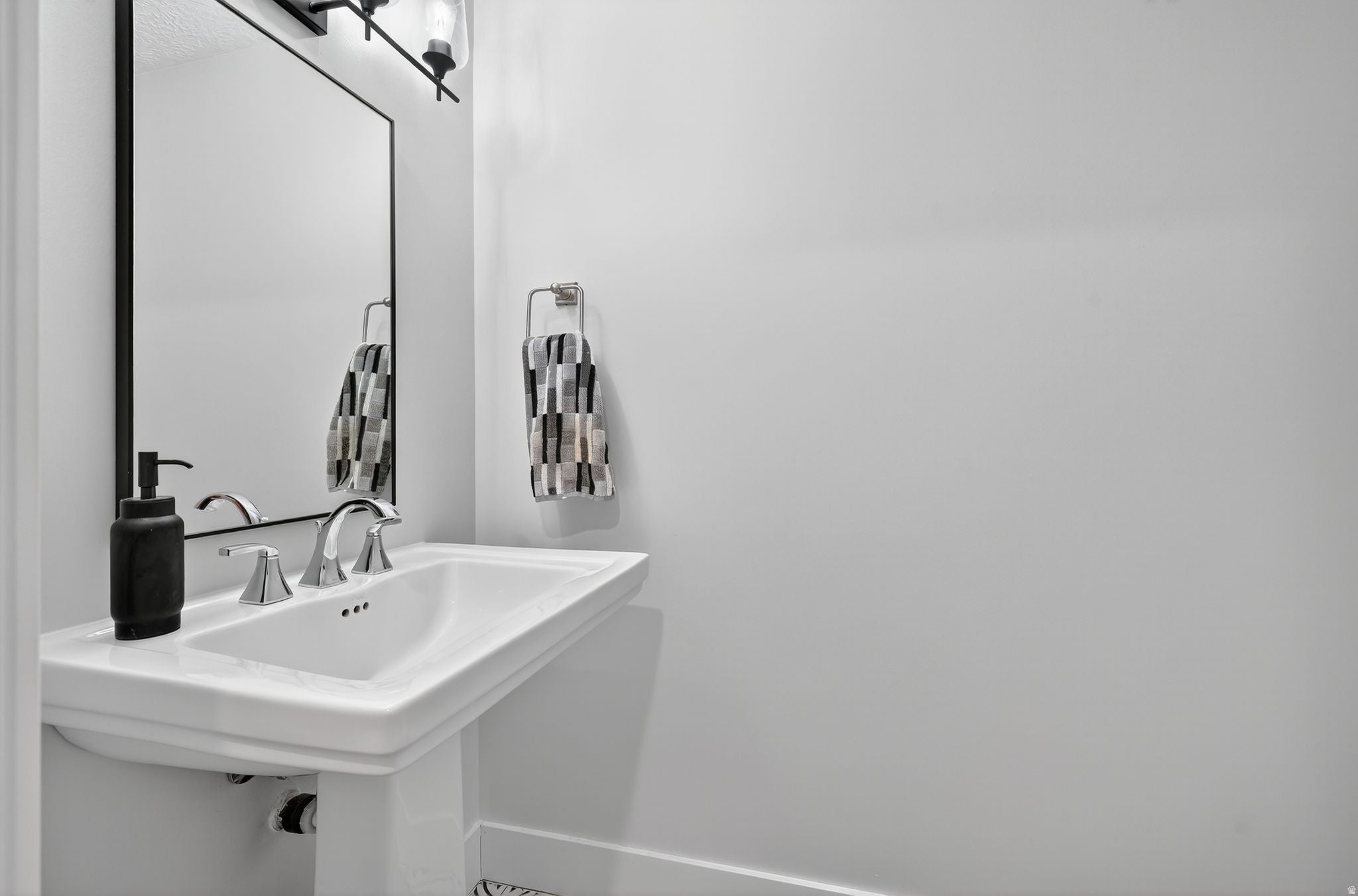 Bluffdale, Utah, 84065, United States, 7 Bedrooms Bedrooms, ,9 BathroomsBathrooms,Residential,Active,1987237