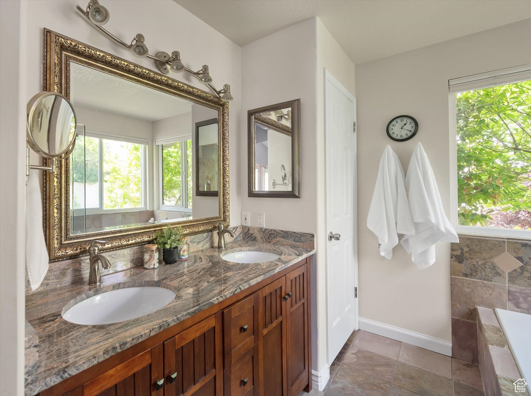 Cottonwood Heights, Utah, 84121, United States, 6 Bedrooms Bedrooms, ,3 BathroomsBathrooms,Residential,Active,1964287