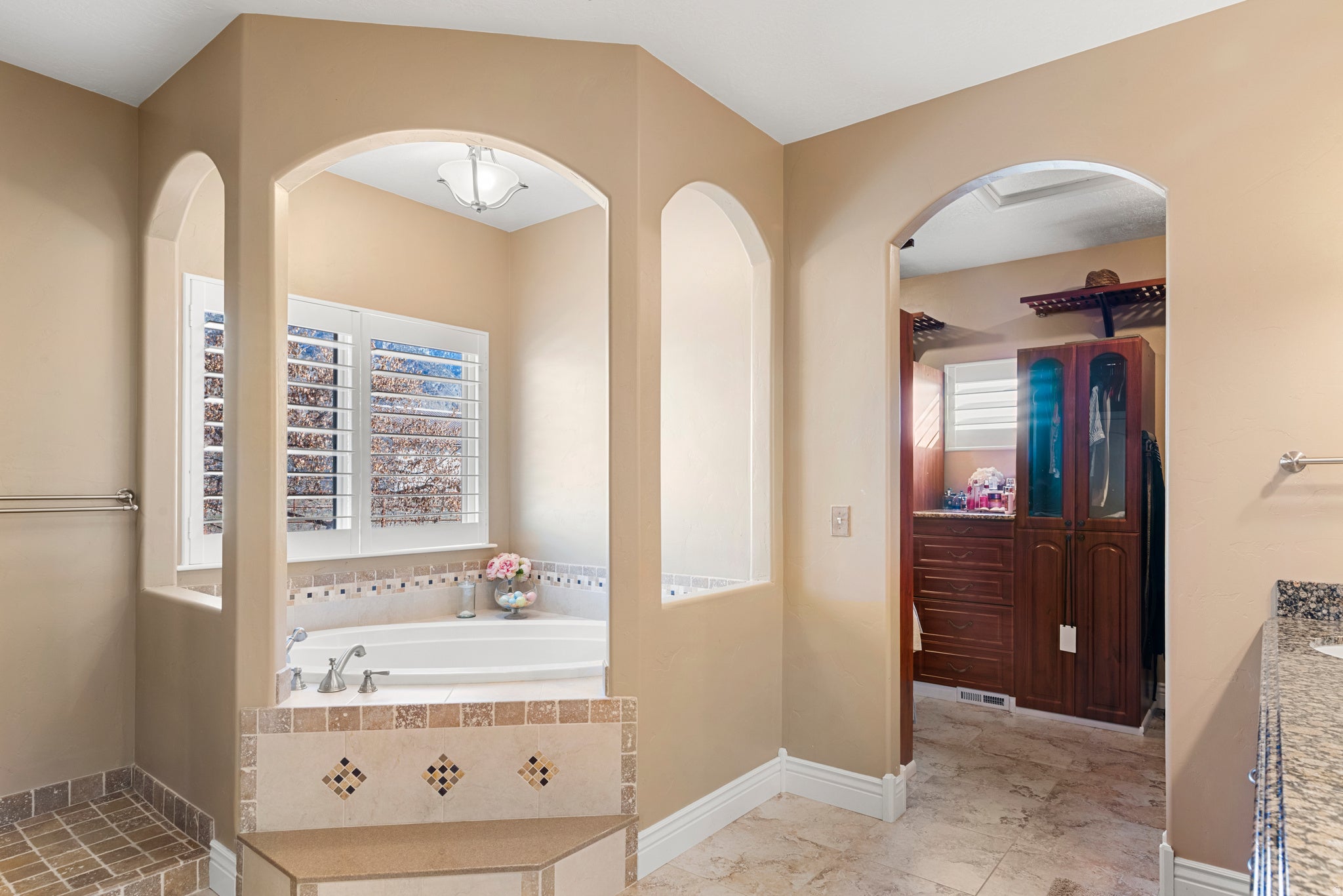 Brigham City, Utah, 84302, United States, 6 Bedrooms Bedrooms, ,4 BathroomsBathrooms,Residential,Active,2015244