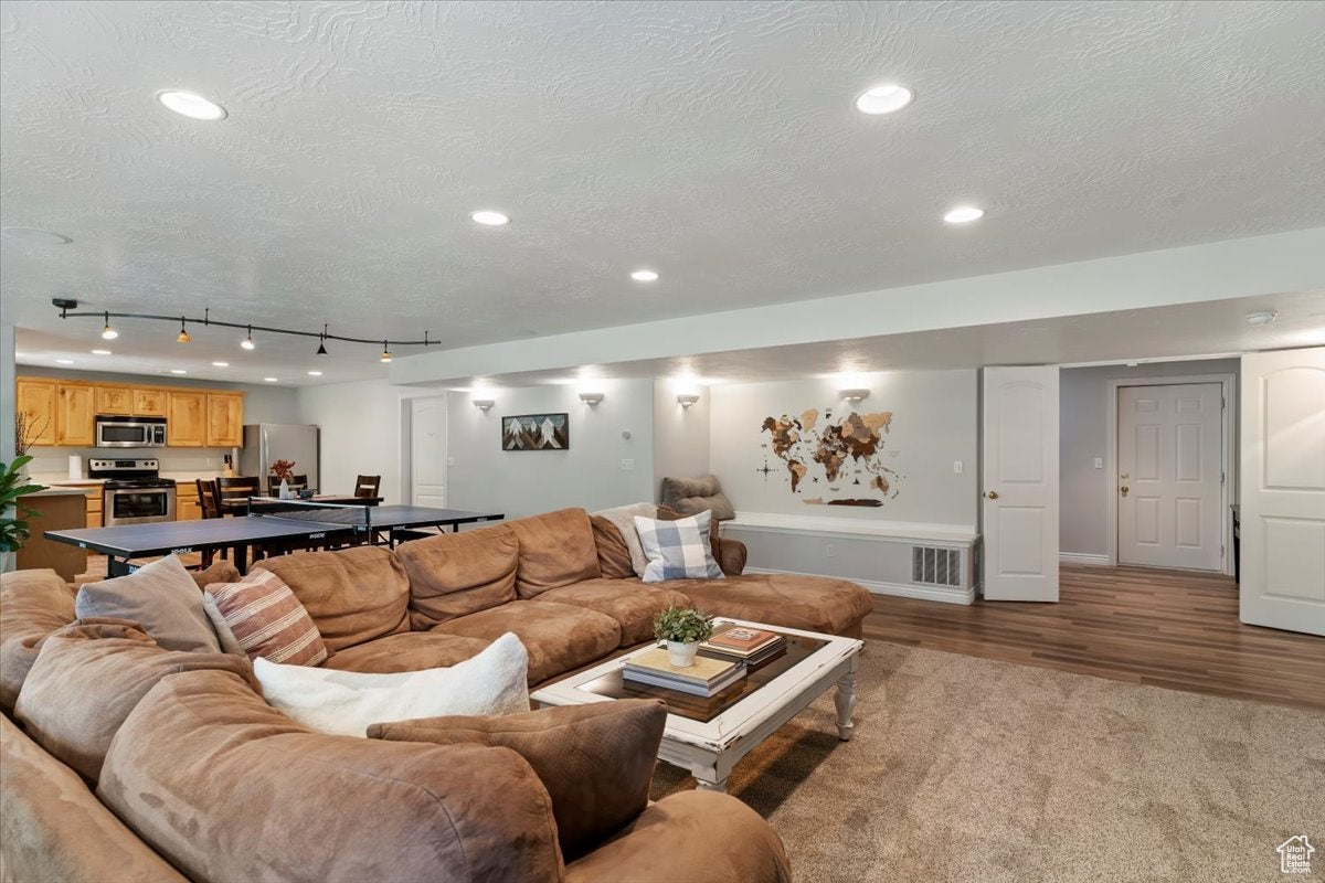 Mountain Green, Utah, 84050, United States, 5 Bedrooms Bedrooms, ,4 BathroomsBathrooms,Residential,Active,1936434