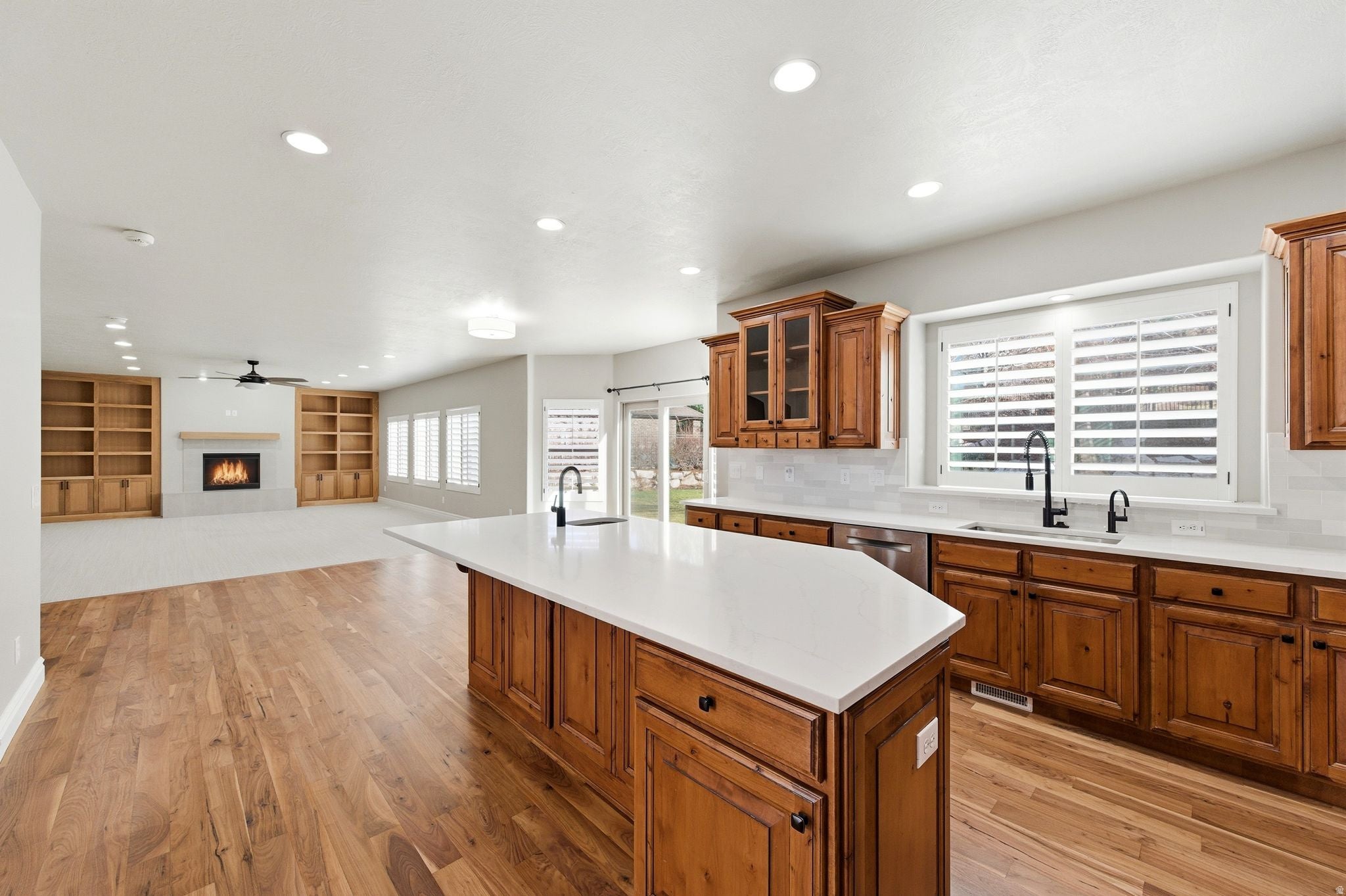 North Salt Lake, Utah, 84054, United States, 6 Bedrooms Bedrooms, ,4 BathroomsBathrooms,Residential,Active,2012192