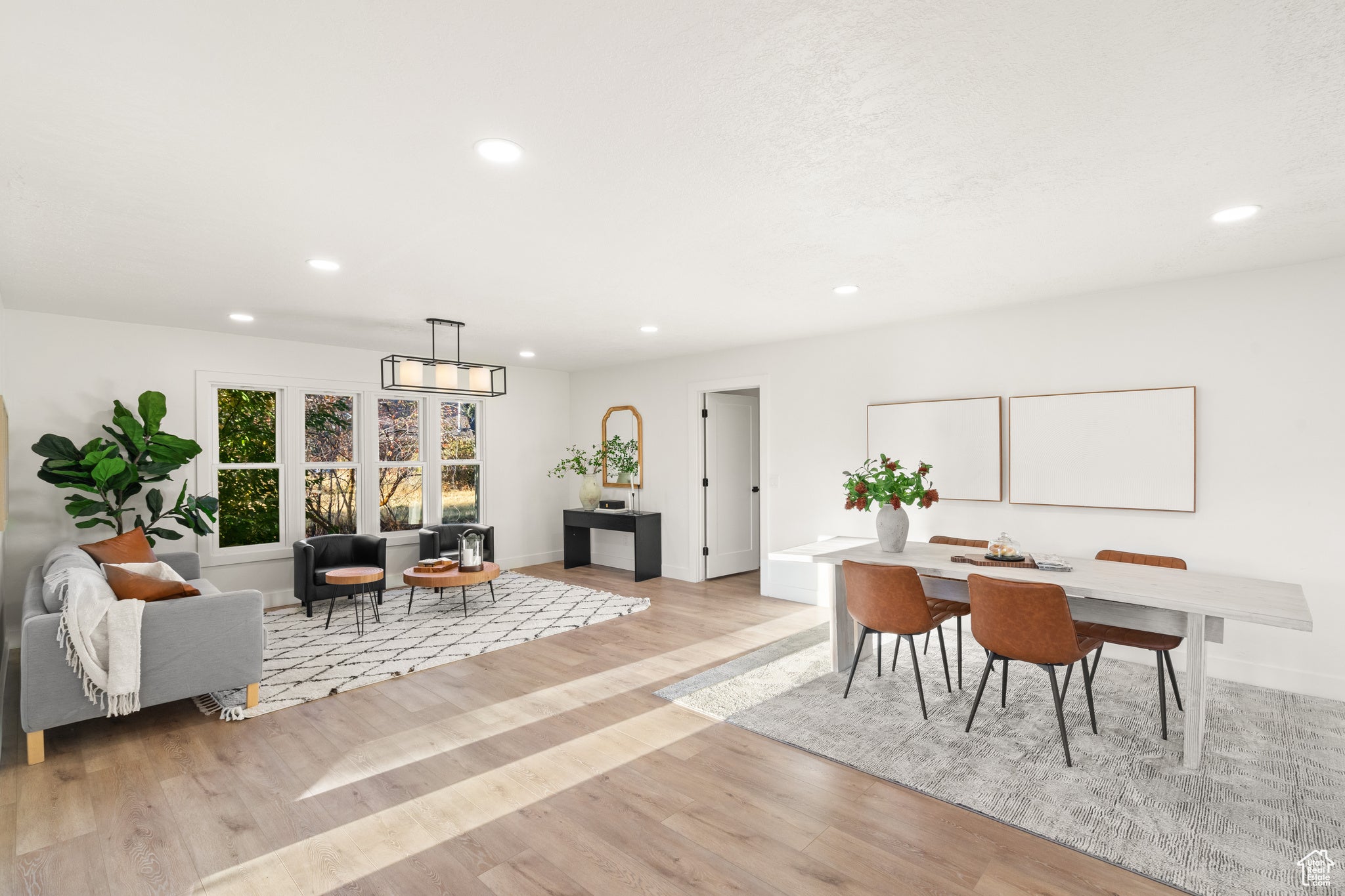 Huntsville, Utah, 84317, United States, 4 Bedrooms Bedrooms, ,3 BathroomsBathrooms,Residential,Active,1964495