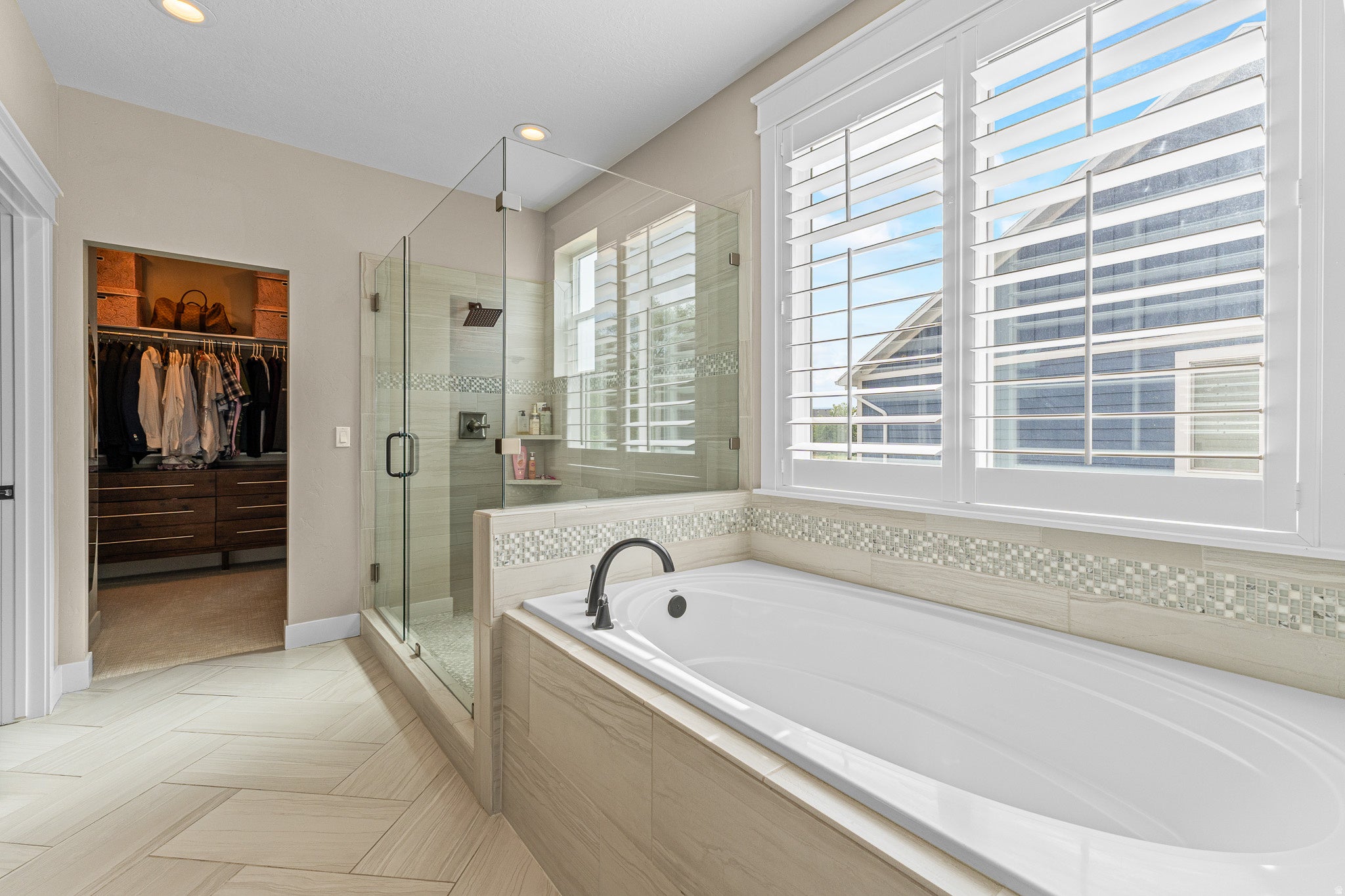 Fruit Heights, Utah, 84037, United States, 6 Bedrooms Bedrooms, ,4 BathroomsBathrooms,Residential,Contingent,2045711