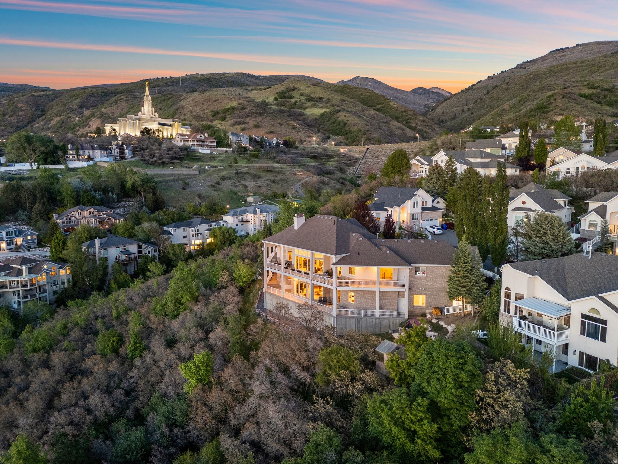Bountiful, Utah, 84010, United States, 6 Bedrooms Bedrooms, ,6 BathroomsBathrooms,Residential,Active,2044576