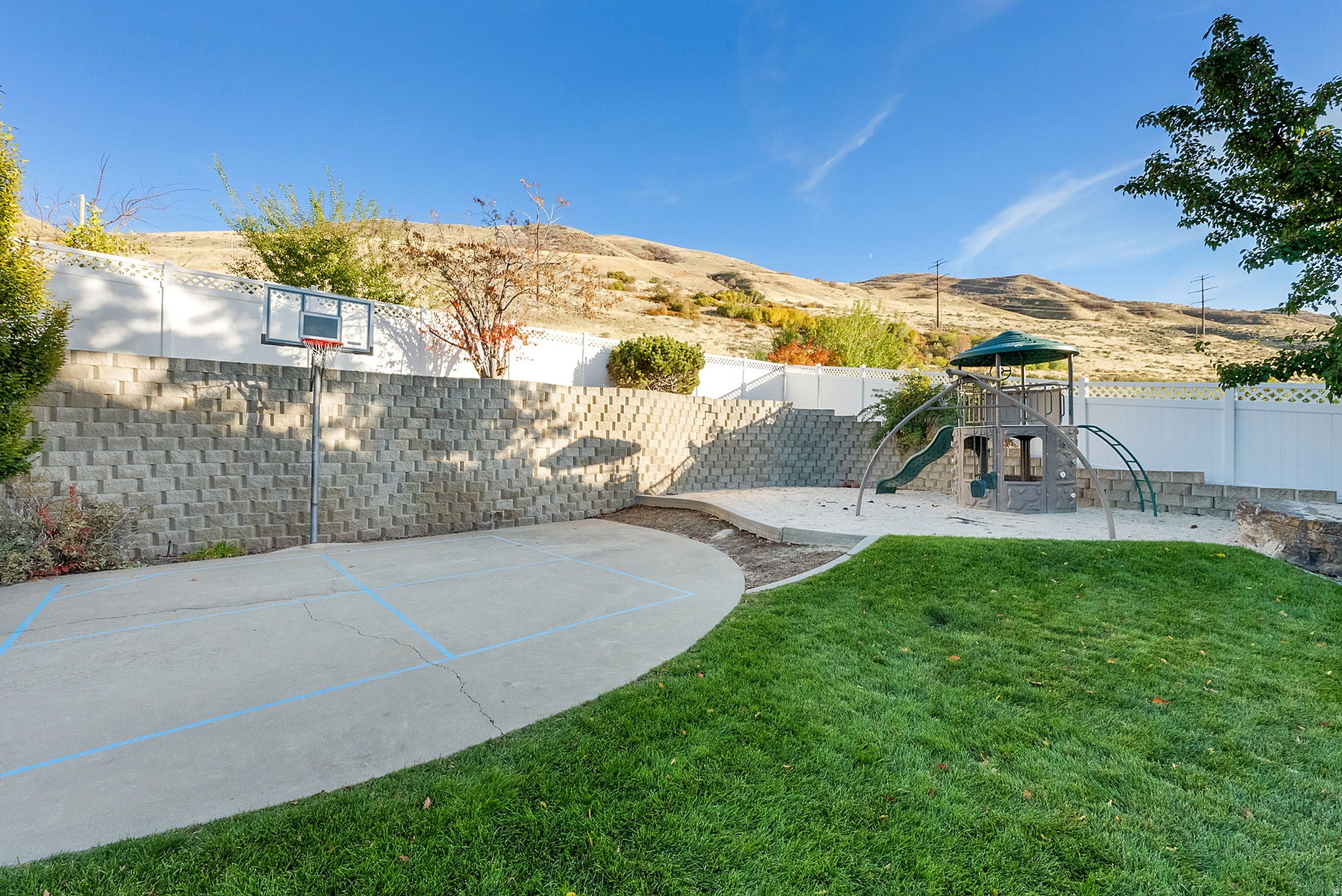 Perry, Utah, 84302, United States, 6 Bedrooms Bedrooms, ,5 BathroomsBathrooms,Residential,Active,2045022