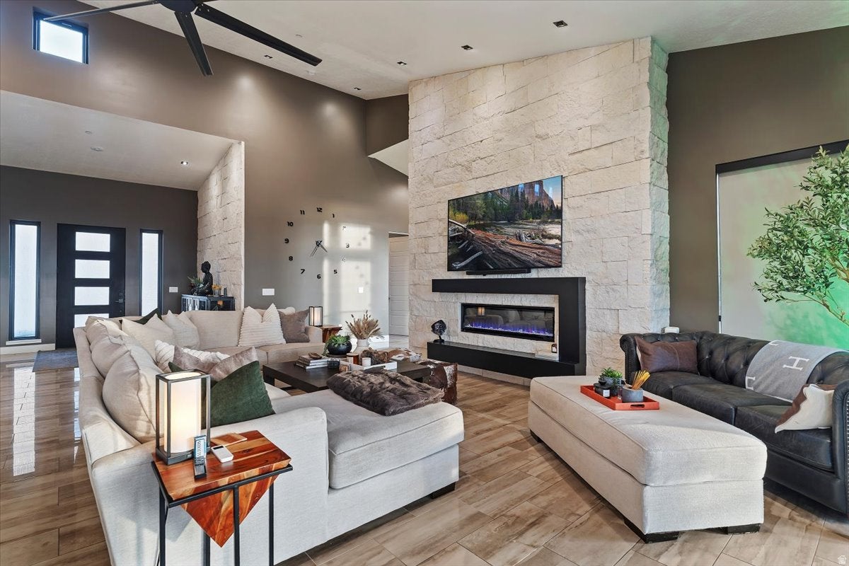 Fruit Heights, Utah, 84037, United States, 4 Bedrooms Bedrooms, ,3 BathroomsBathrooms,Residential,Active,1986894