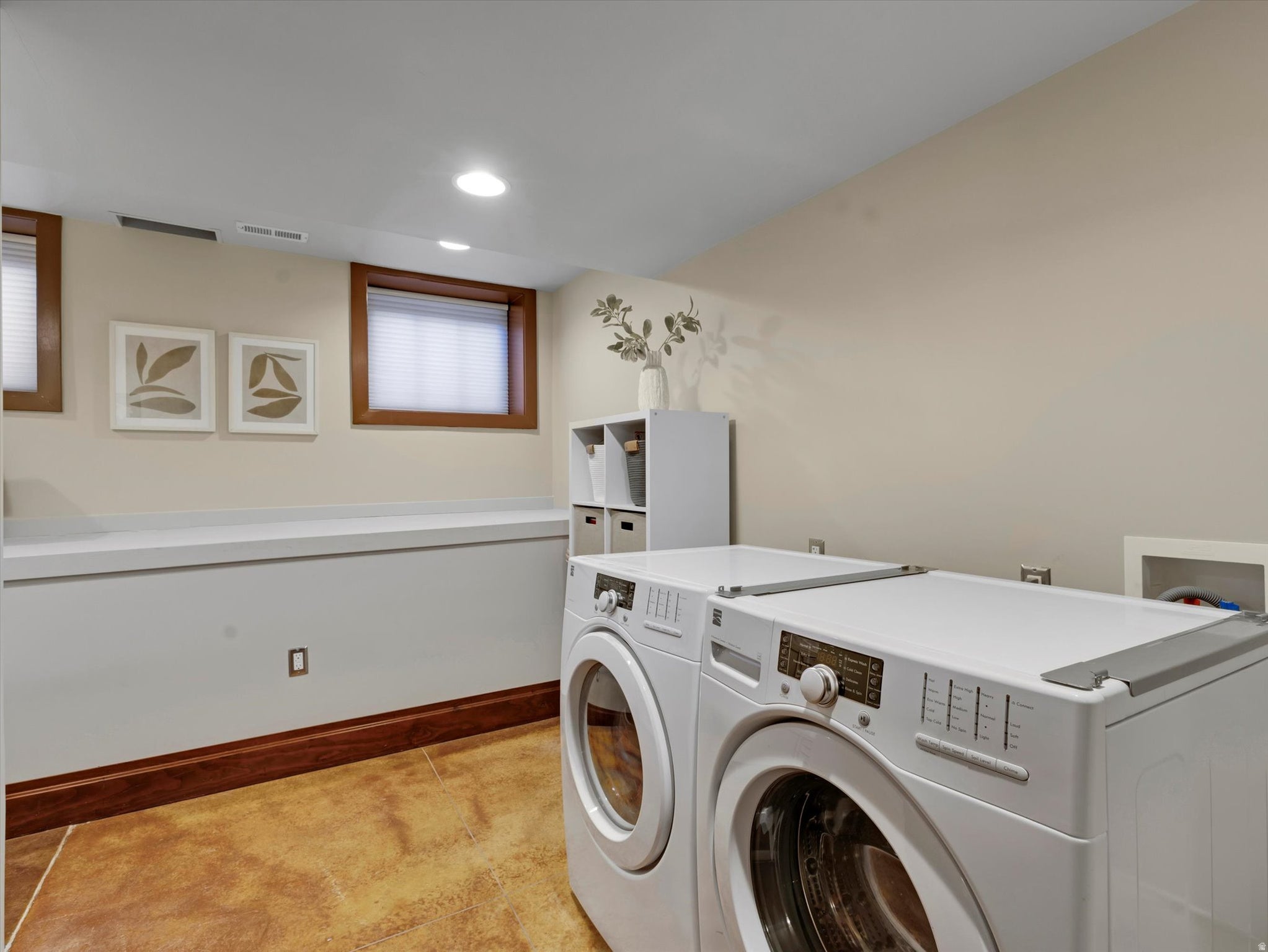 Salt Lake City, Utah, 84105, United States, 6 Bedrooms Bedrooms, ,4 BathroomsBathrooms,Residential,Active,2017445