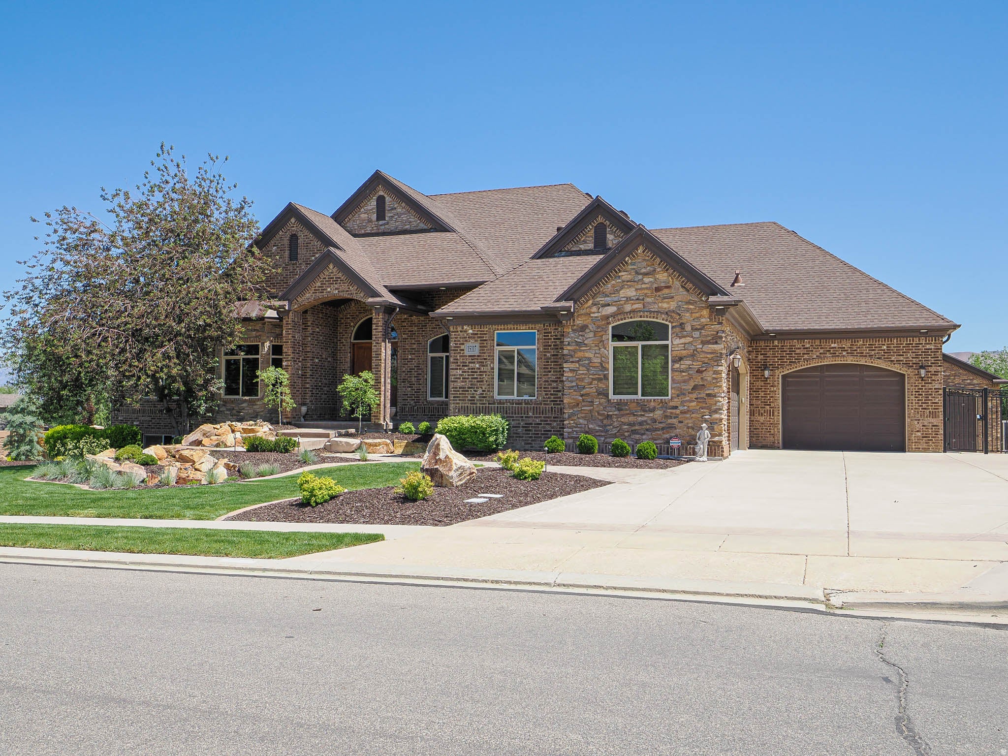 Bluffdale, Utah, 84065, United States, 5 Bedrooms Bedrooms, ,5 BathroomsBathrooms,Residential,Active,2030117