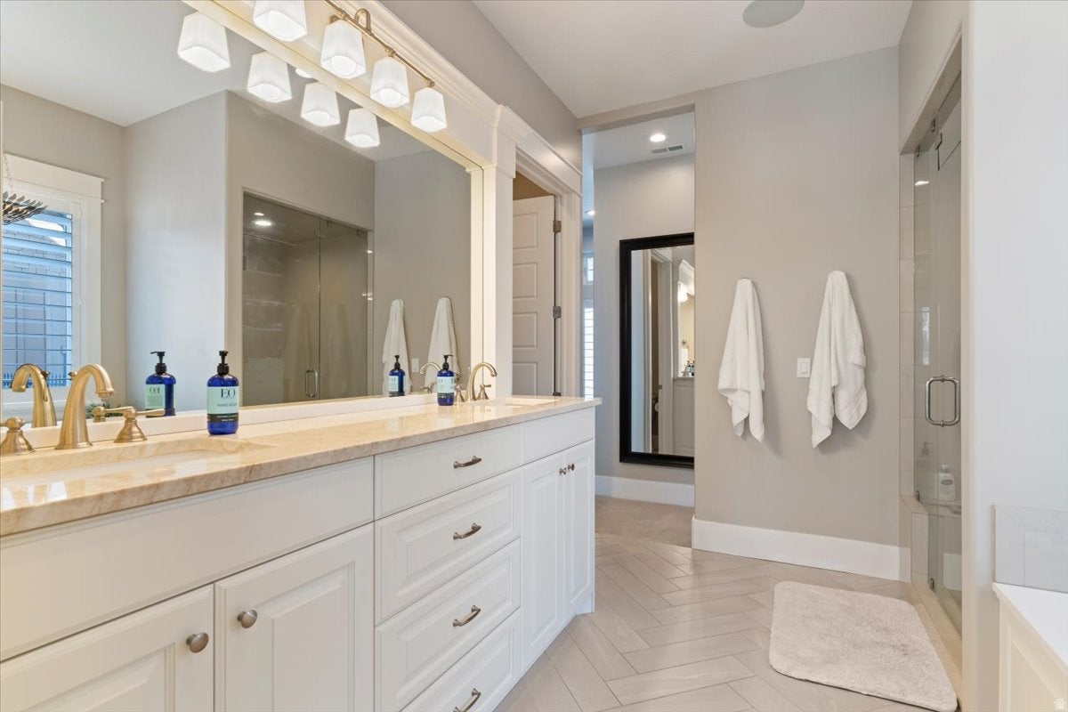 Mountain Green, Utah, 84050, United States, 4 Bedrooms Bedrooms, ,5 BathroomsBathrooms,Residential,Active,2002341