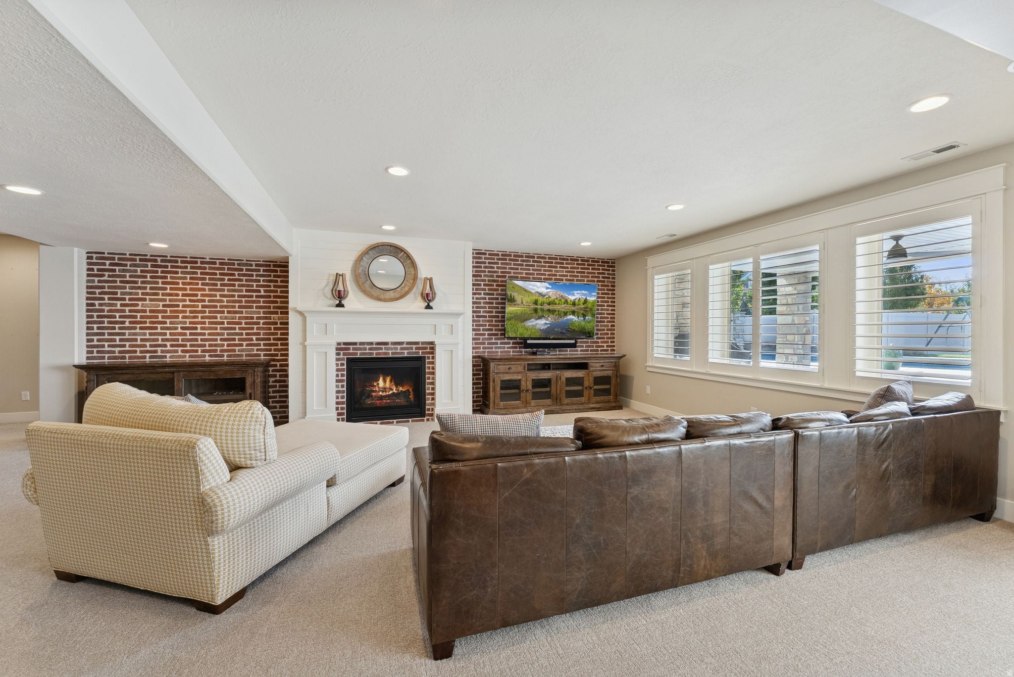 Kaysville, Utah, 84037, United States, 6 Bedrooms Bedrooms, ,5 BathroomsBathrooms,Residential,Active,1973308