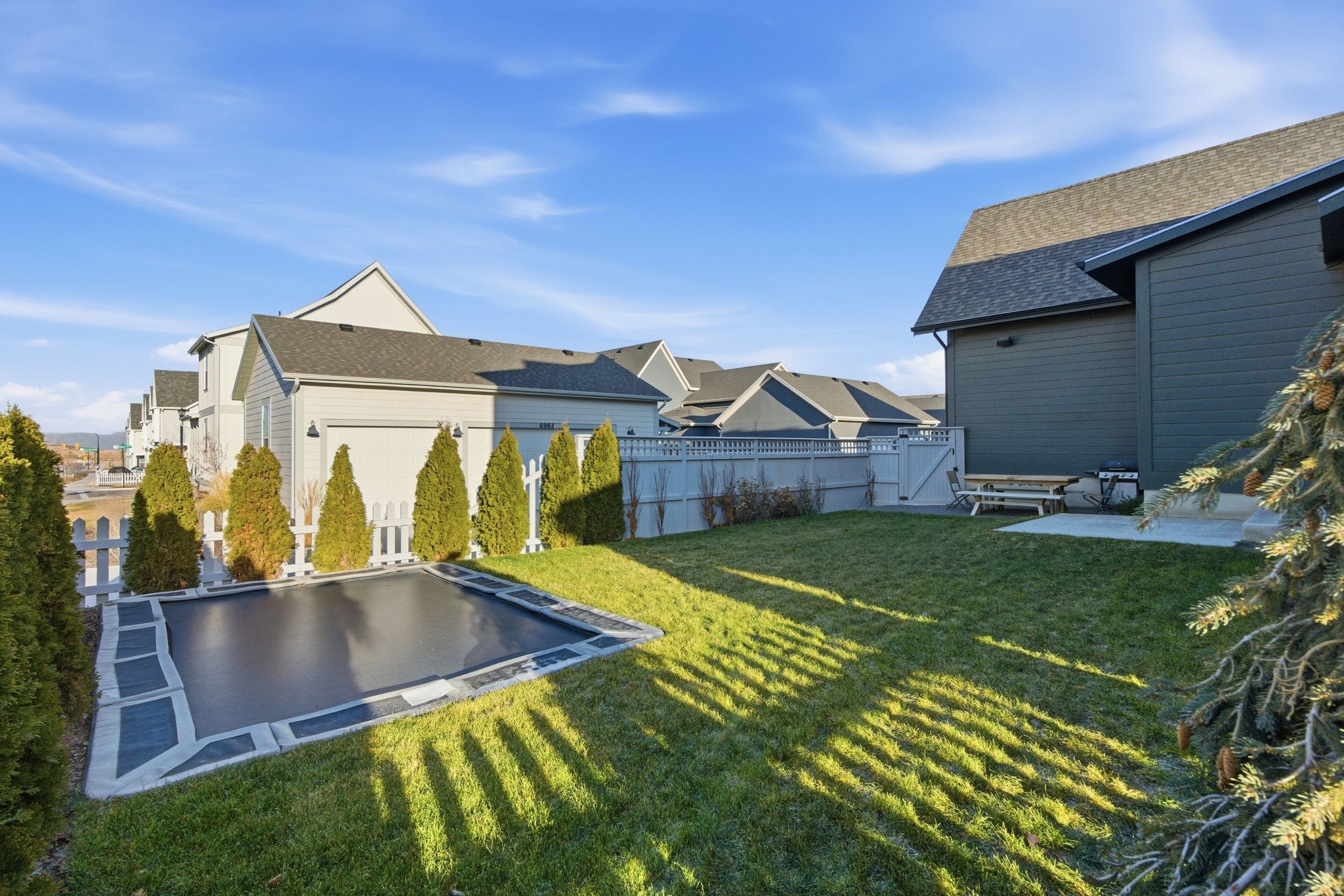 South Jordan, Utah, 84009, United States, 4 Bedrooms Bedrooms, ,4 BathroomsBathrooms,Residential,Active,2006892