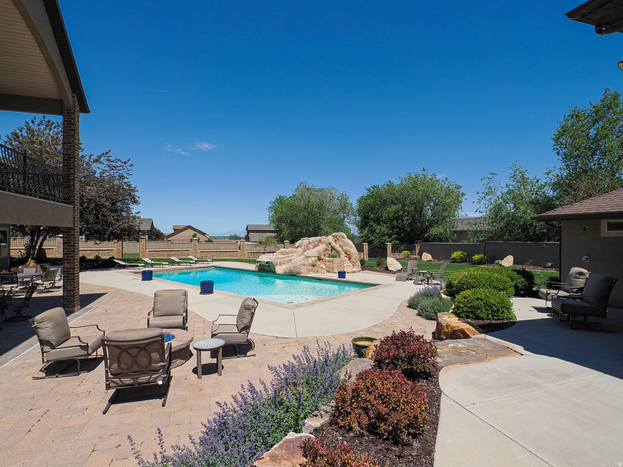 Bluffdale, Utah, 84065, United States, 5 Bedrooms Bedrooms, ,5 BathroomsBathrooms,Residential,Active,2030117