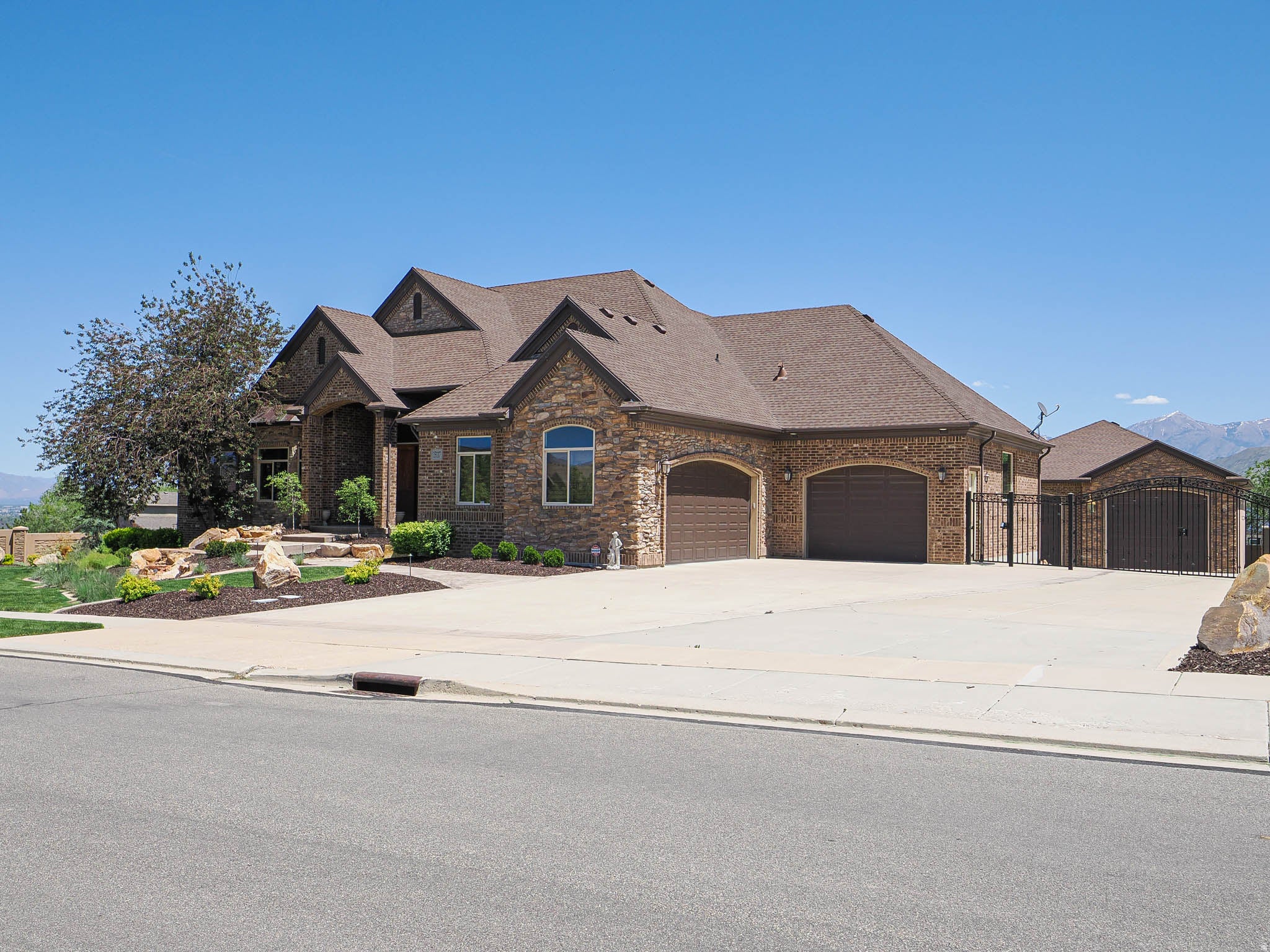 Bluffdale, Utah, 84065, United States, 5 Bedrooms Bedrooms, ,5 BathroomsBathrooms,Residential,Active,2030117