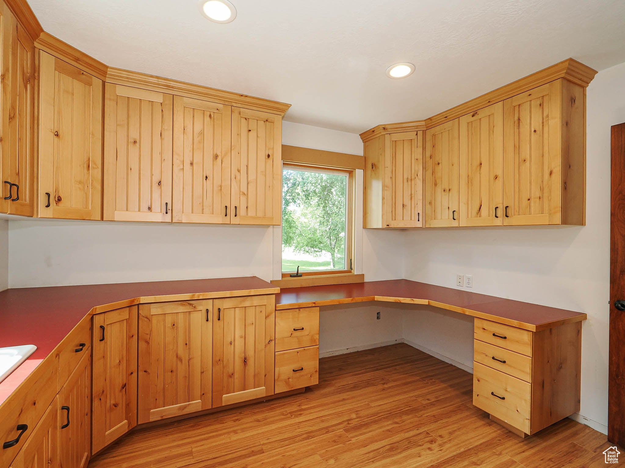 Draper, Utah, 84020, United States, 4 Bedrooms Bedrooms, ,4 BathroomsBathrooms,Residential,Pending,1824917