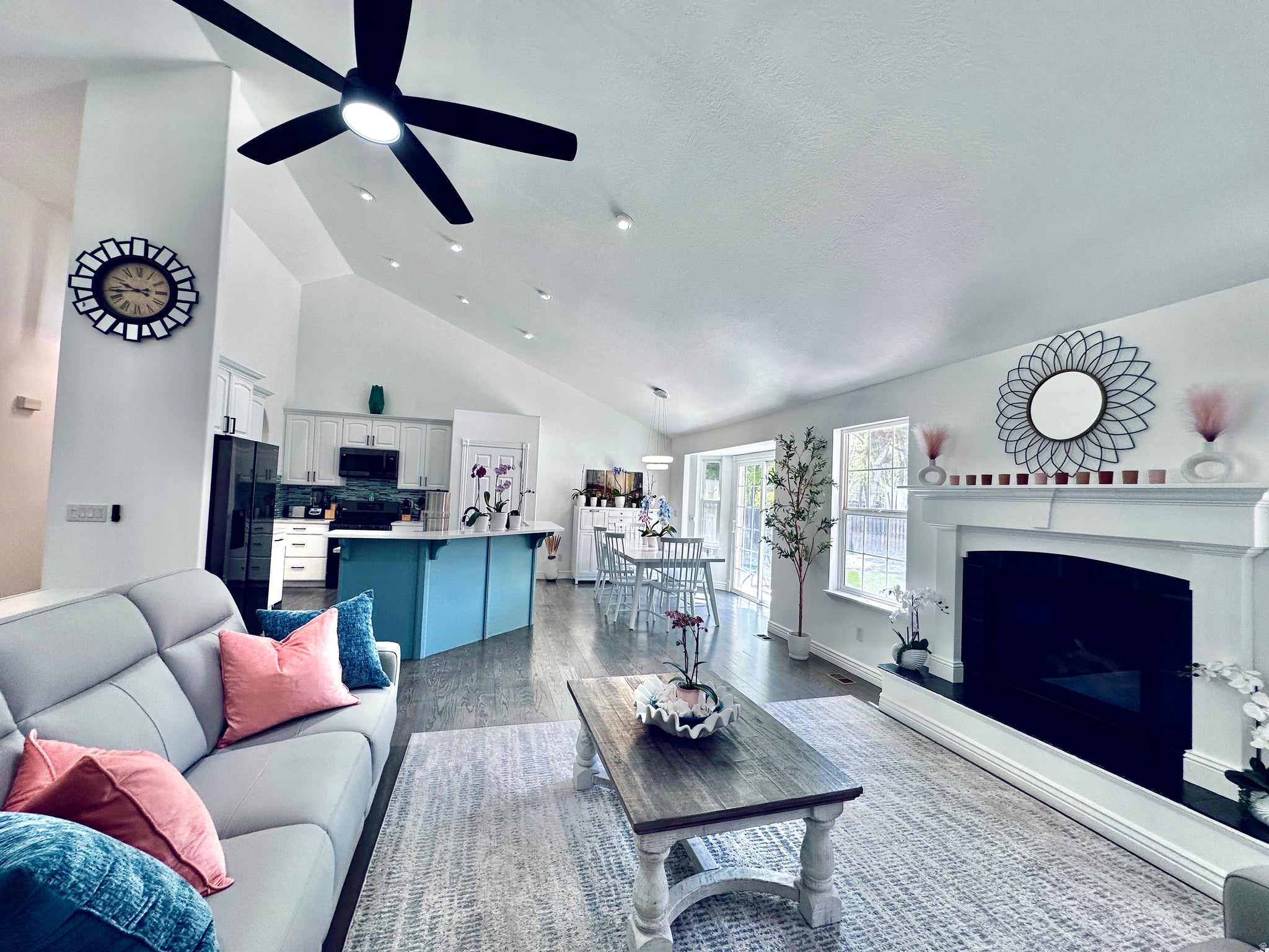 Springville, Utah, 84663, United States, 7 Bedrooms Bedrooms, ,5 BathroomsBathrooms,Residential,Active,2006980