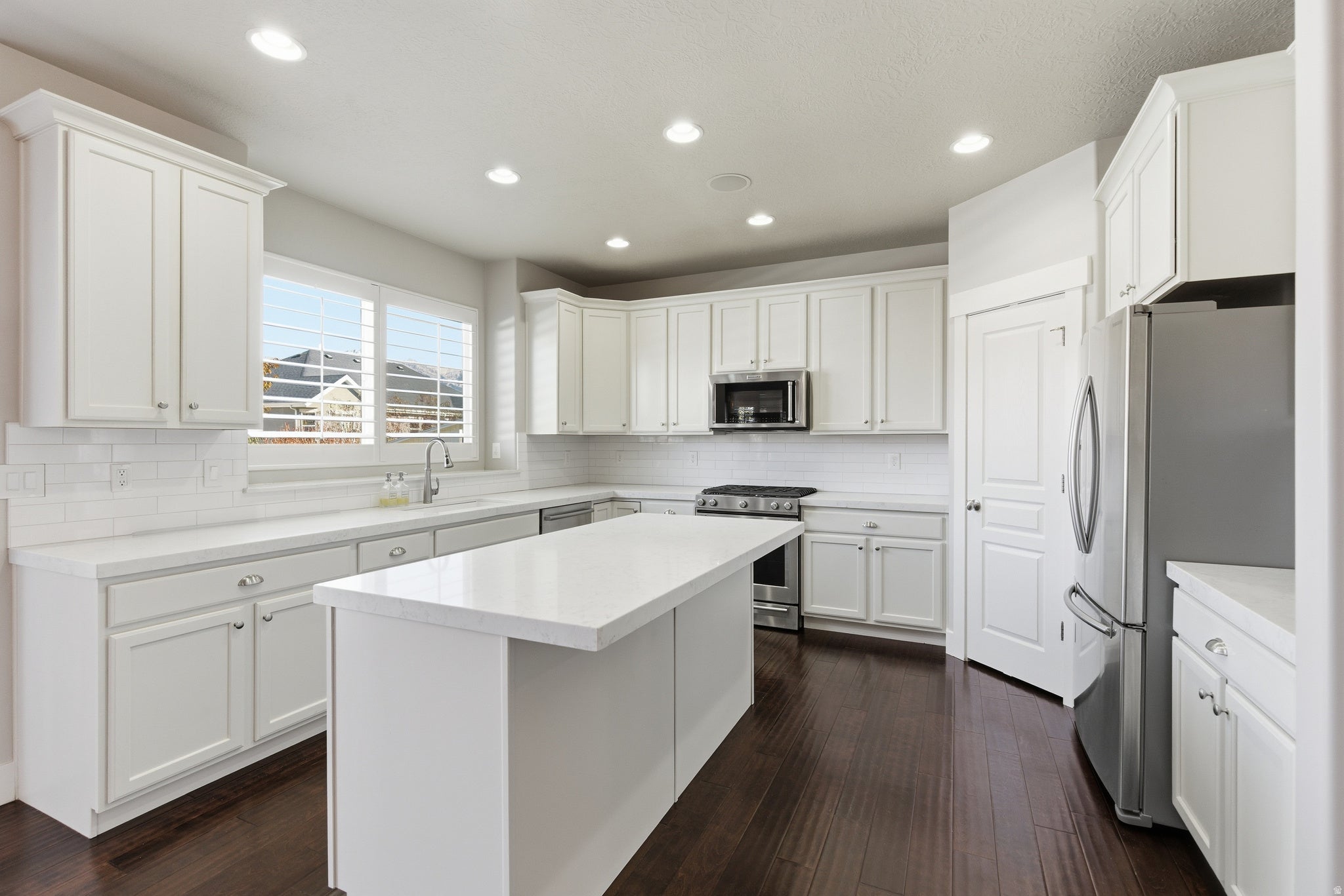 Lehi, Utah, 84043, United States, 7 Bedrooms Bedrooms, ,4 BathroomsBathrooms,Residential,Pending,1987244