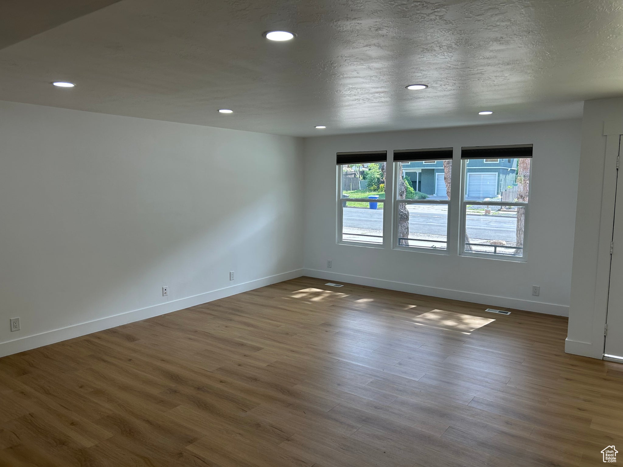 Cottonwood Heights, Utah, 84121, United States, ,3 BathroomsBathrooms,Residential,Active,1831773