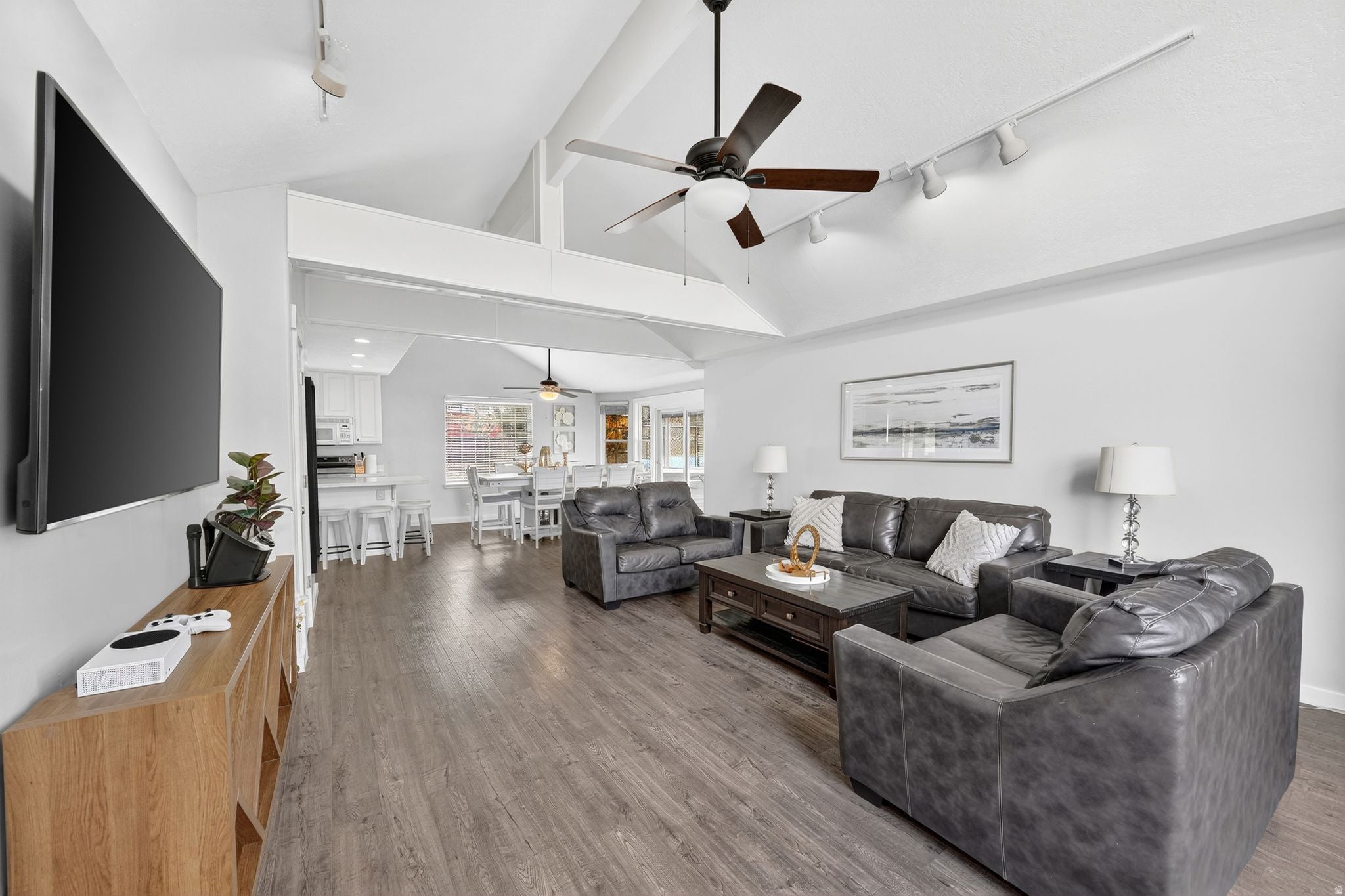 Bluffdale, Utah, 84065, United States, 10 Bedrooms Bedrooms, ,7 BathroomsBathrooms,Residential,Active,1990647