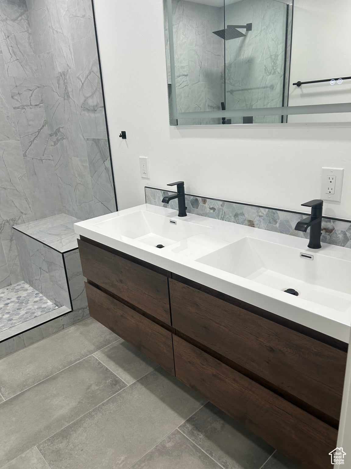 Cottonwood Heights, Utah, 84121, United States, ,3 BathroomsBathrooms,Residential,Active,1831773