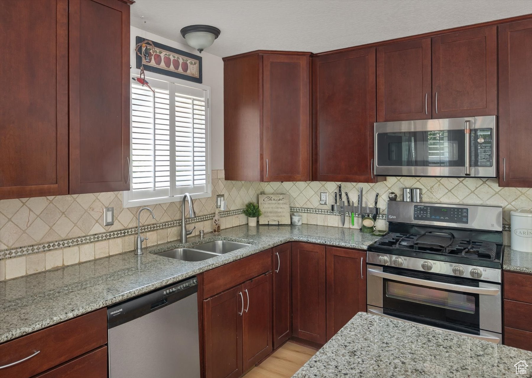 Cottonwood Heights, Utah, 84121, United States, 6 Bedrooms Bedrooms, ,3 BathroomsBathrooms,Residential,Active,1964287