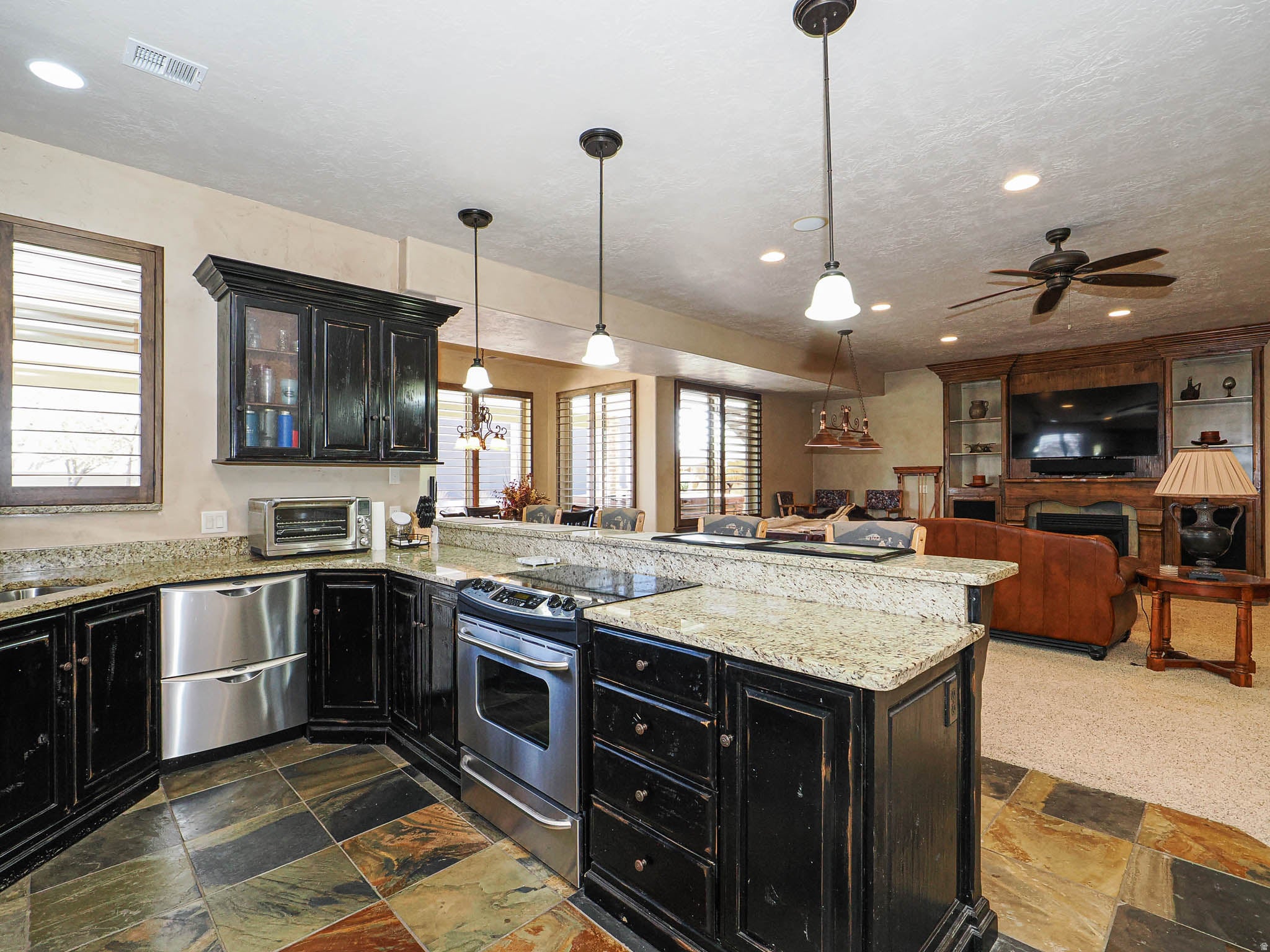 Bluffdale, Utah, 84065, United States, 5 Bedrooms Bedrooms, ,5 BathroomsBathrooms,Residential,Active,2030117