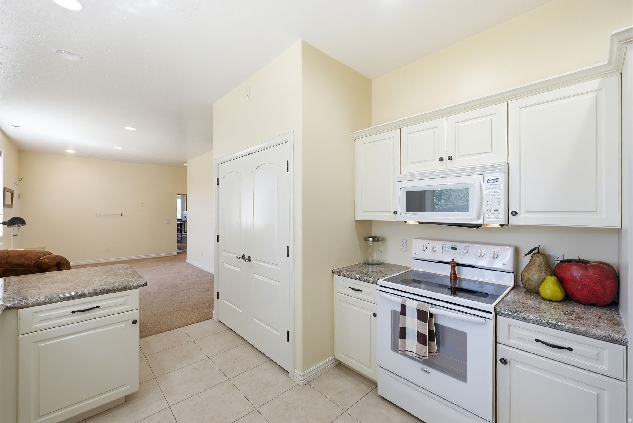 Bountiful, Utah, 84010, United States, 6 Bedrooms Bedrooms, ,6 BathroomsBathrooms,Residential,Active,2044576