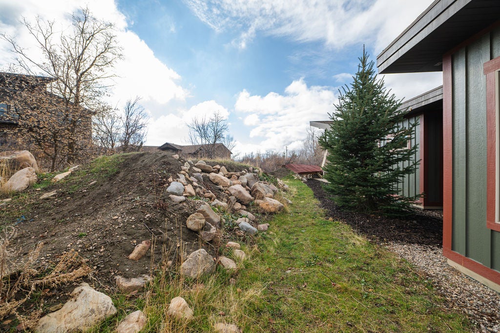 Eden, Utah, 84310, United States, 3 Bedrooms Bedrooms, ,3 BathroomsBathrooms,Residential,Active,1998572