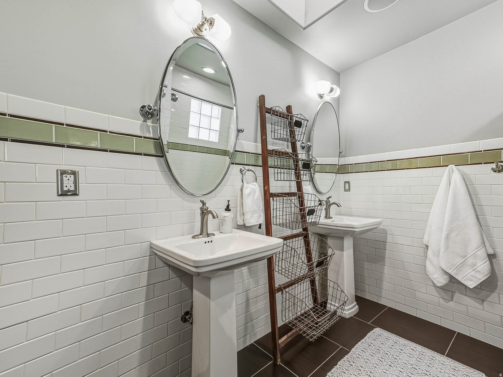 Salt Lake City, Utah, 84105, United States, 6 Bedrooms Bedrooms, ,4 BathroomsBathrooms,Residential,Active,2000214