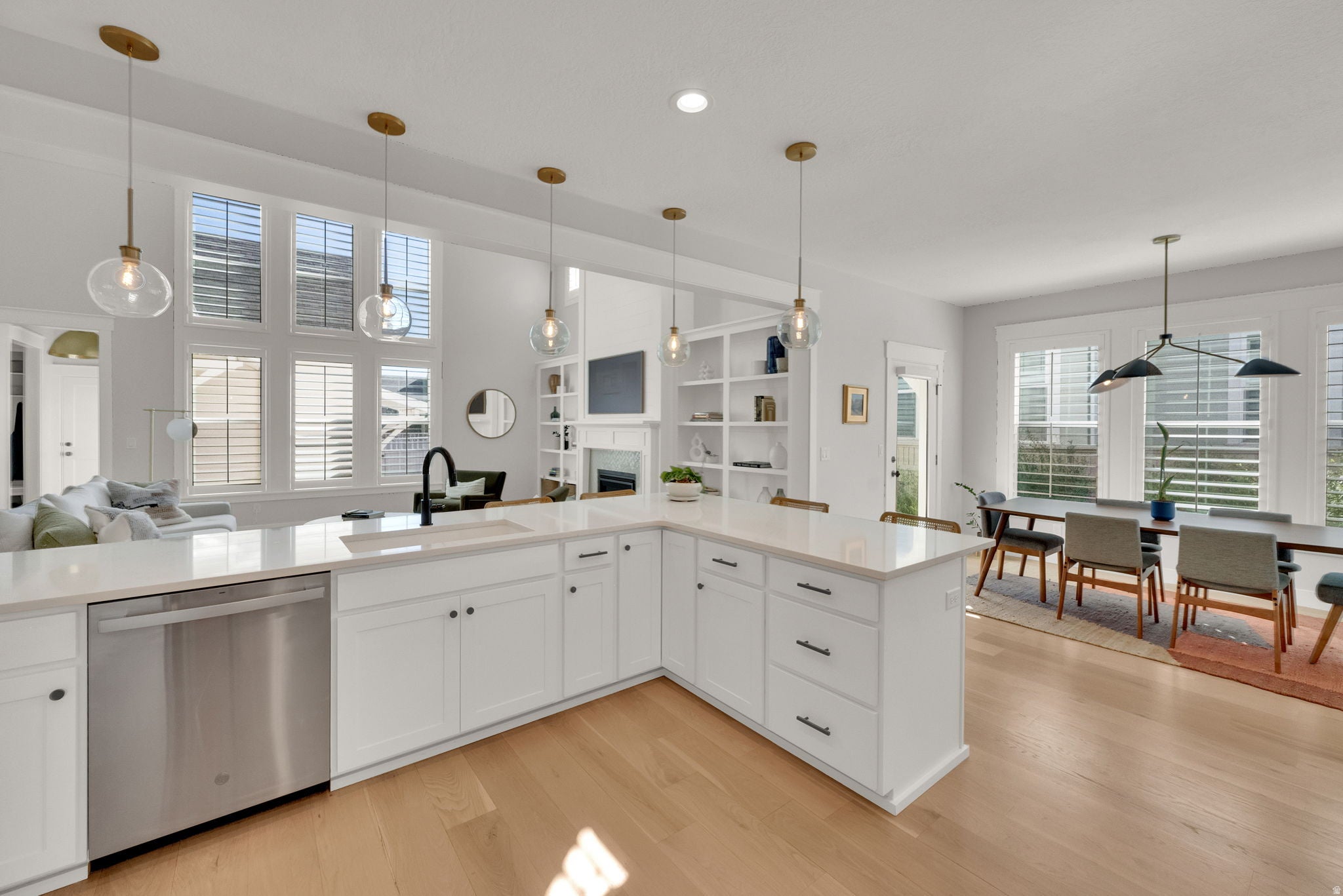 South Jordan, Utah, 84009, United States, 6 Bedrooms Bedrooms, ,5 BathroomsBathrooms,Residential,Active,2008308