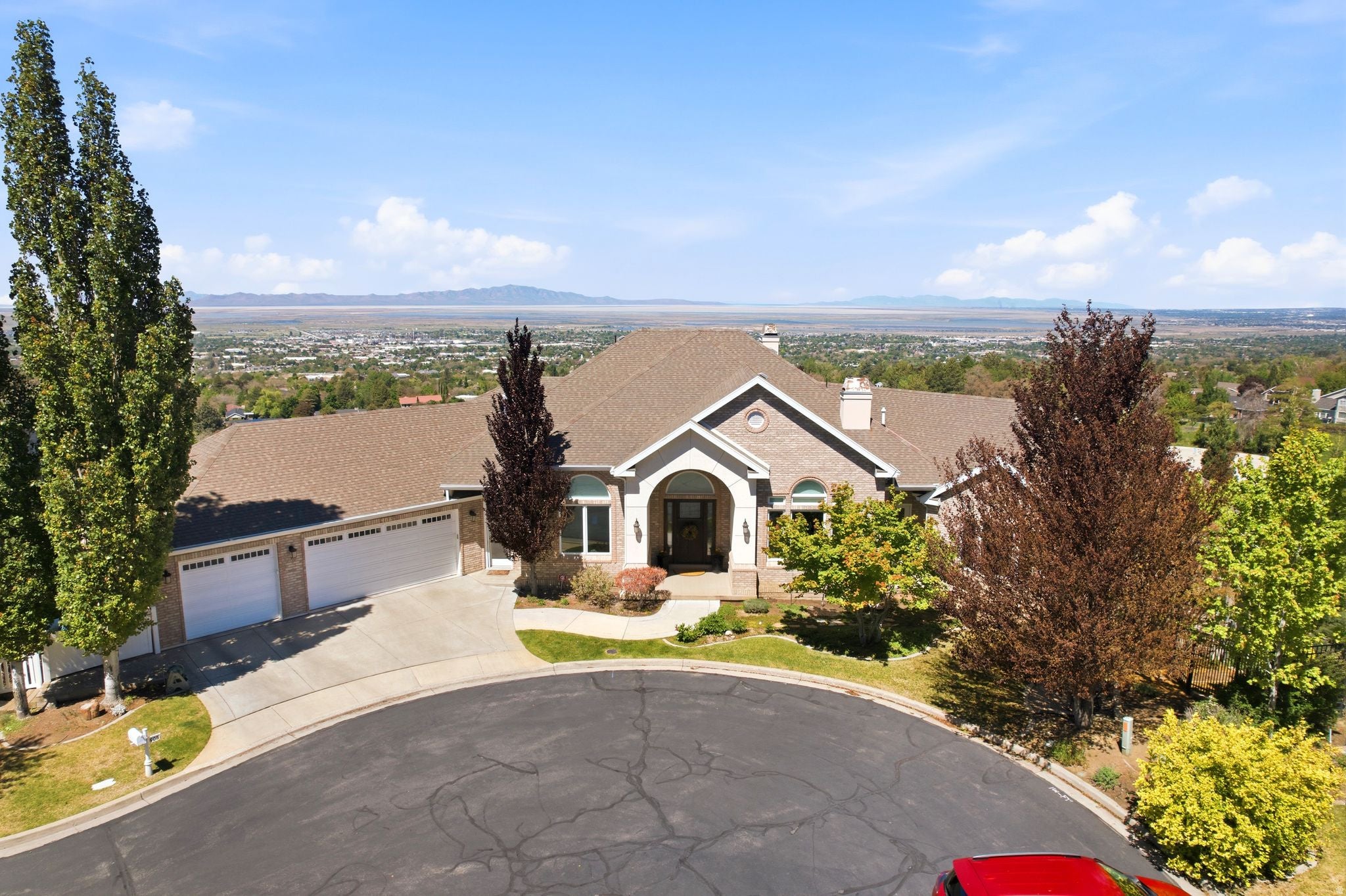 Bountiful, Utah, 84010, United States, 6 Bedrooms Bedrooms, ,6 BathroomsBathrooms,Residential,Active,2044576