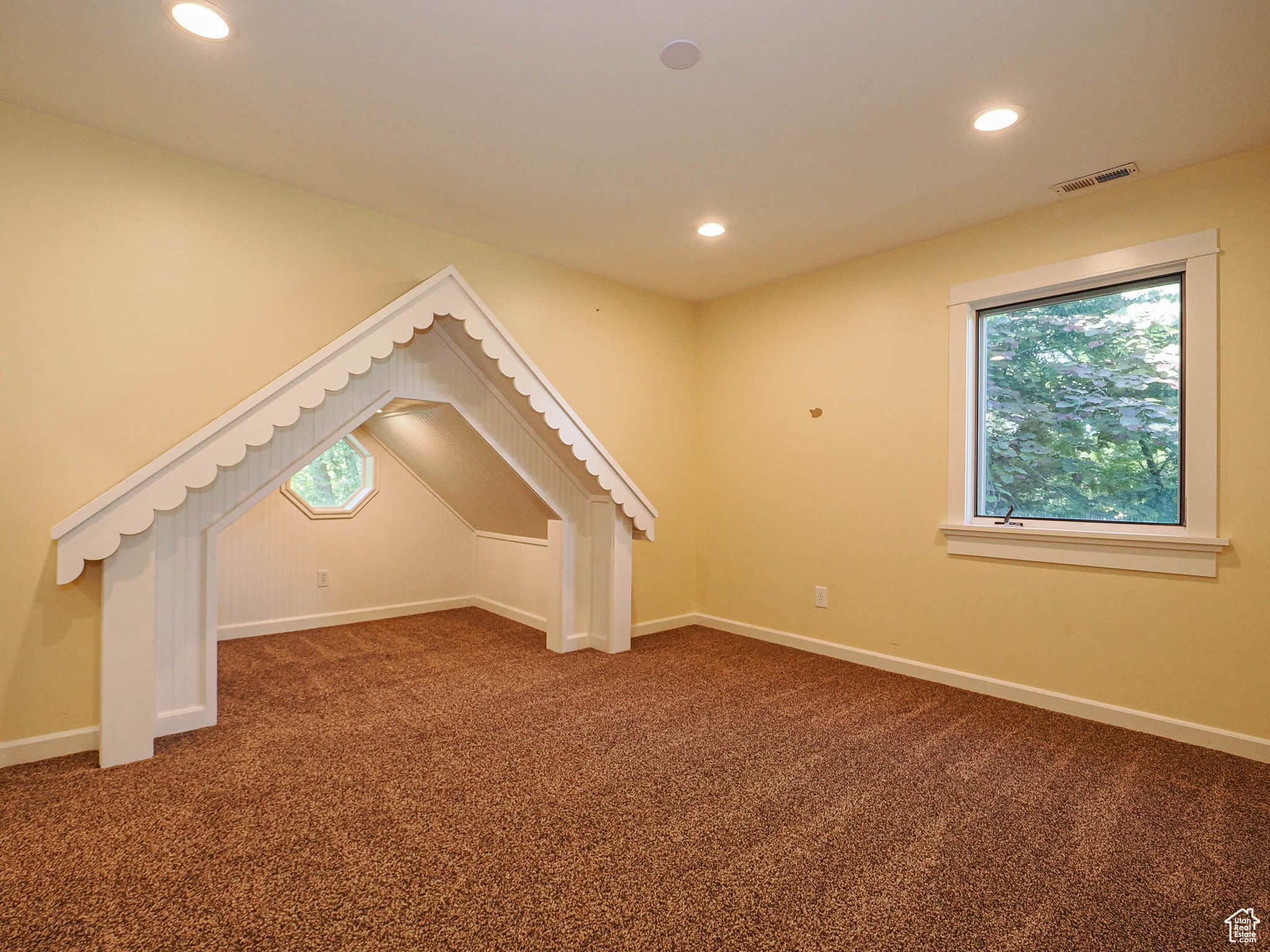 Draper, Utah, 84020, United States, 4 Bedrooms Bedrooms, ,4 BathroomsBathrooms,Residential,Pending,1824917