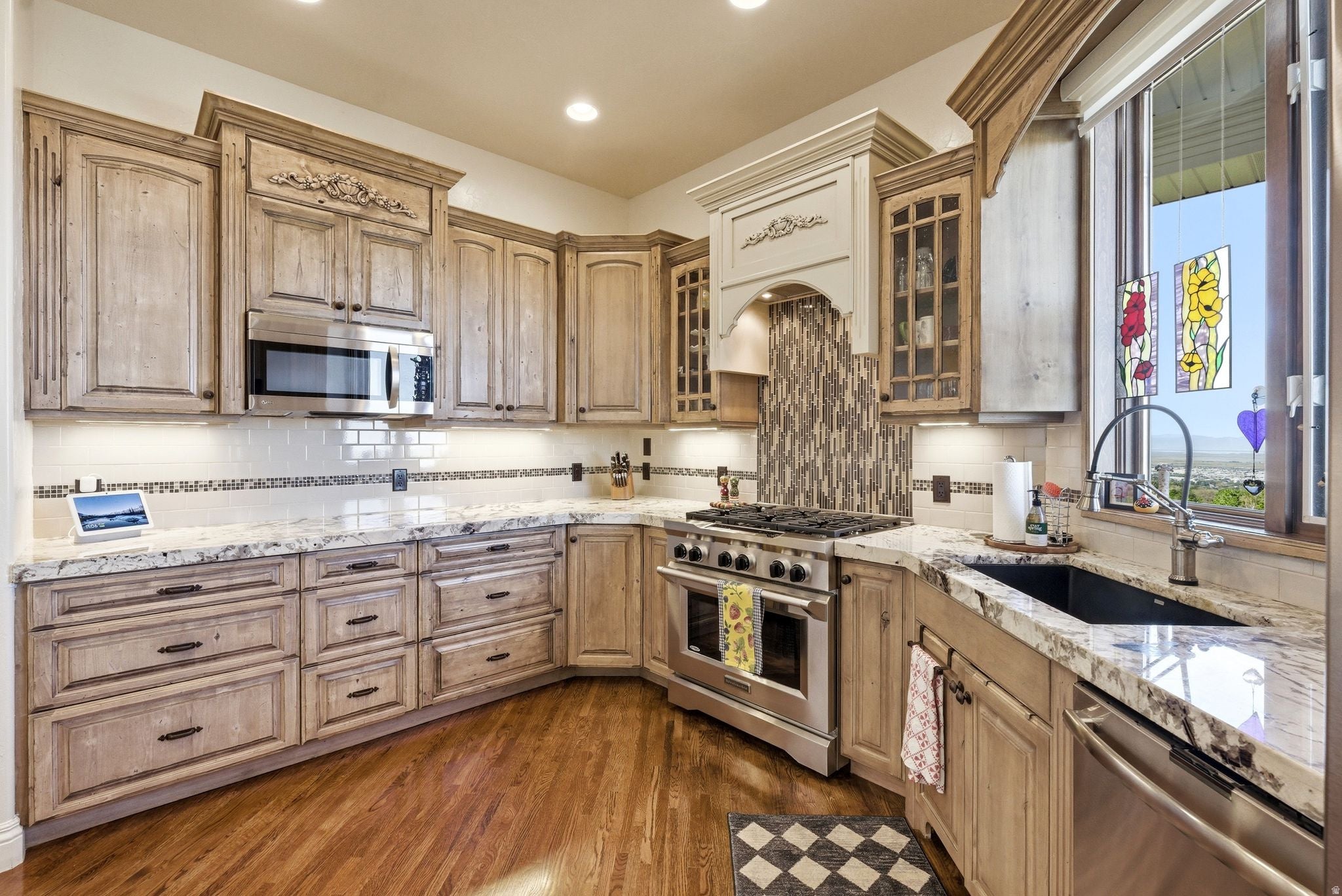 Bountiful, Utah, 84010, United States, 6 Bedrooms Bedrooms, ,6 BathroomsBathrooms,Residential,Active,2044576