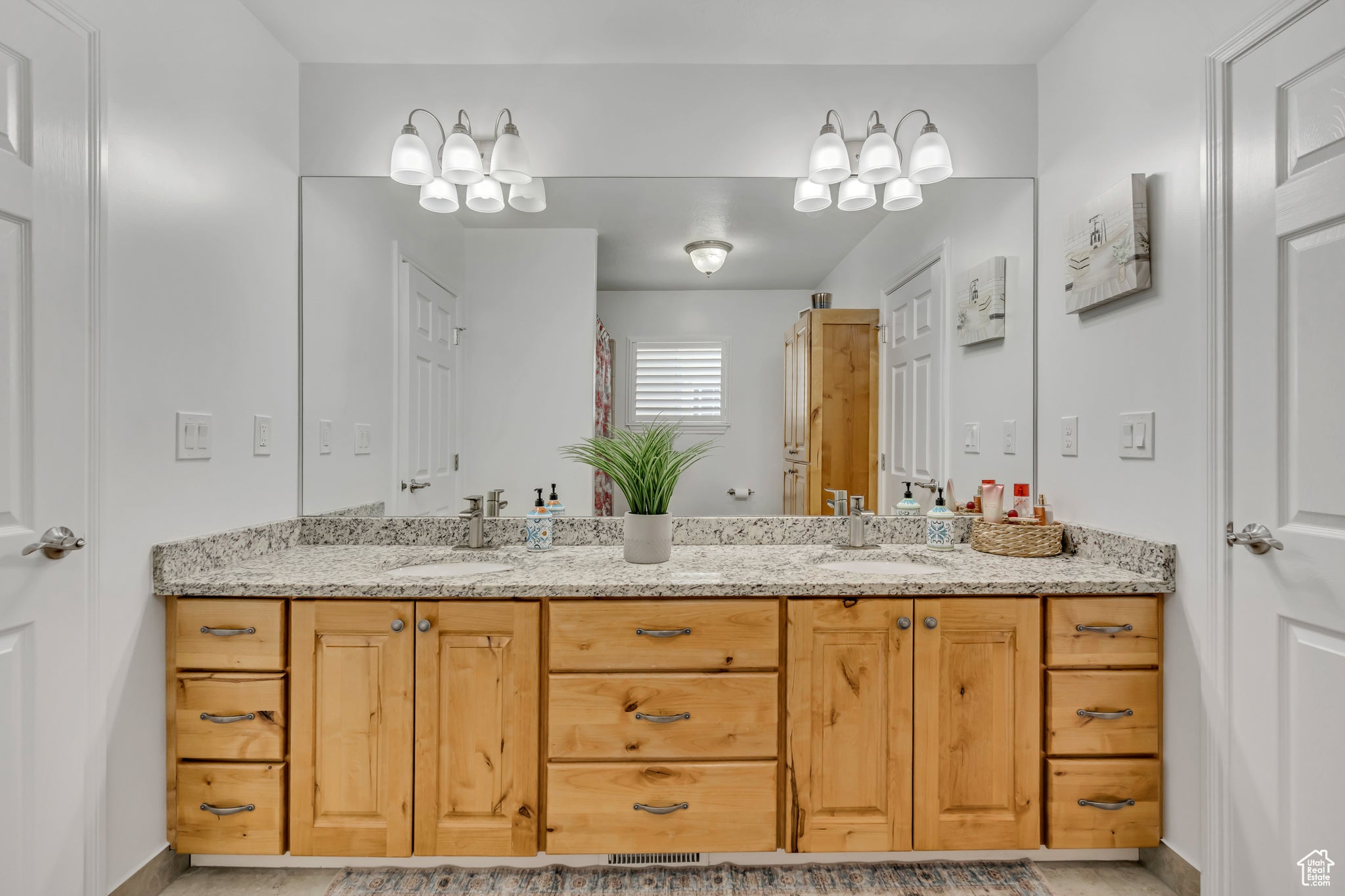 Taylorsville, Utah, 84123, United States, 7 Bedrooms Bedrooms, ,4 BathroomsBathrooms,Residential,Active,1894986