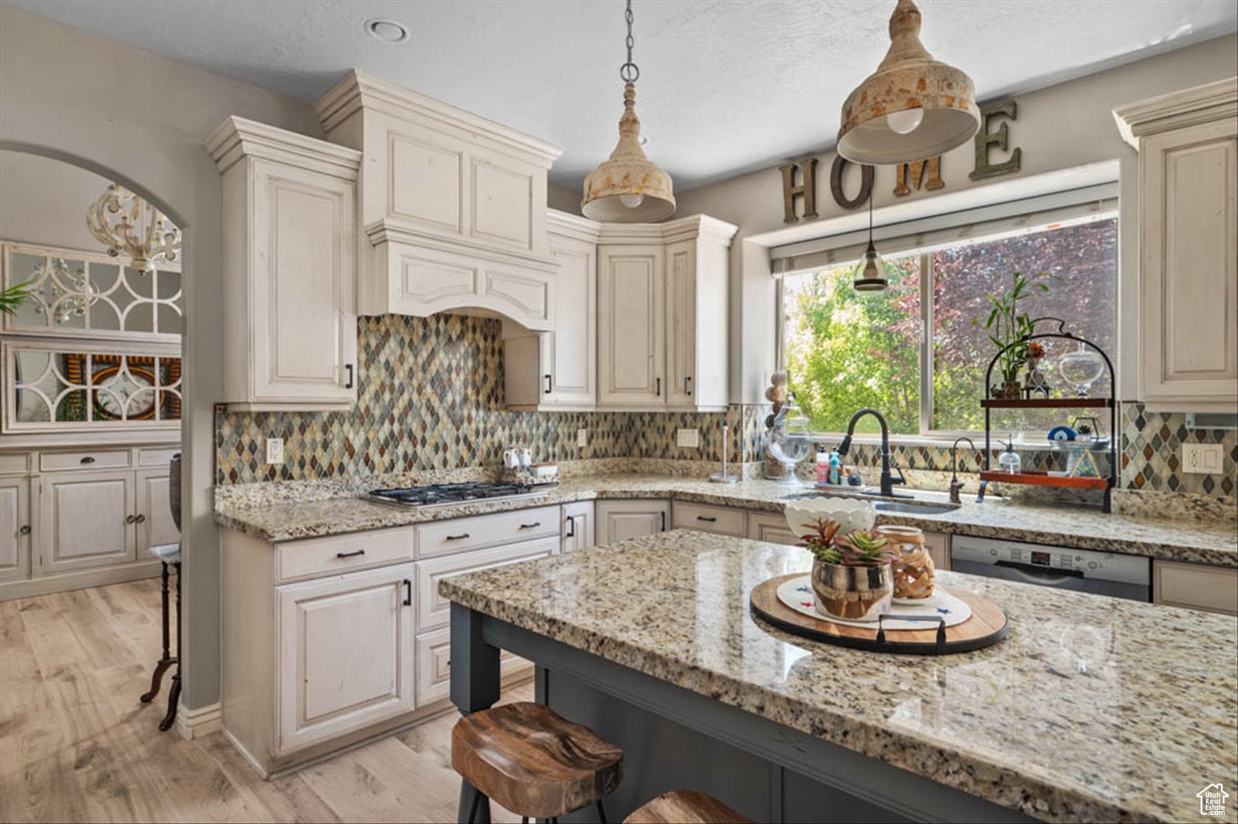 South Jordan, Utah, 84095, United States, 6 Bedrooms Bedrooms, ,4 BathroomsBathrooms,Residential,Active,1876871