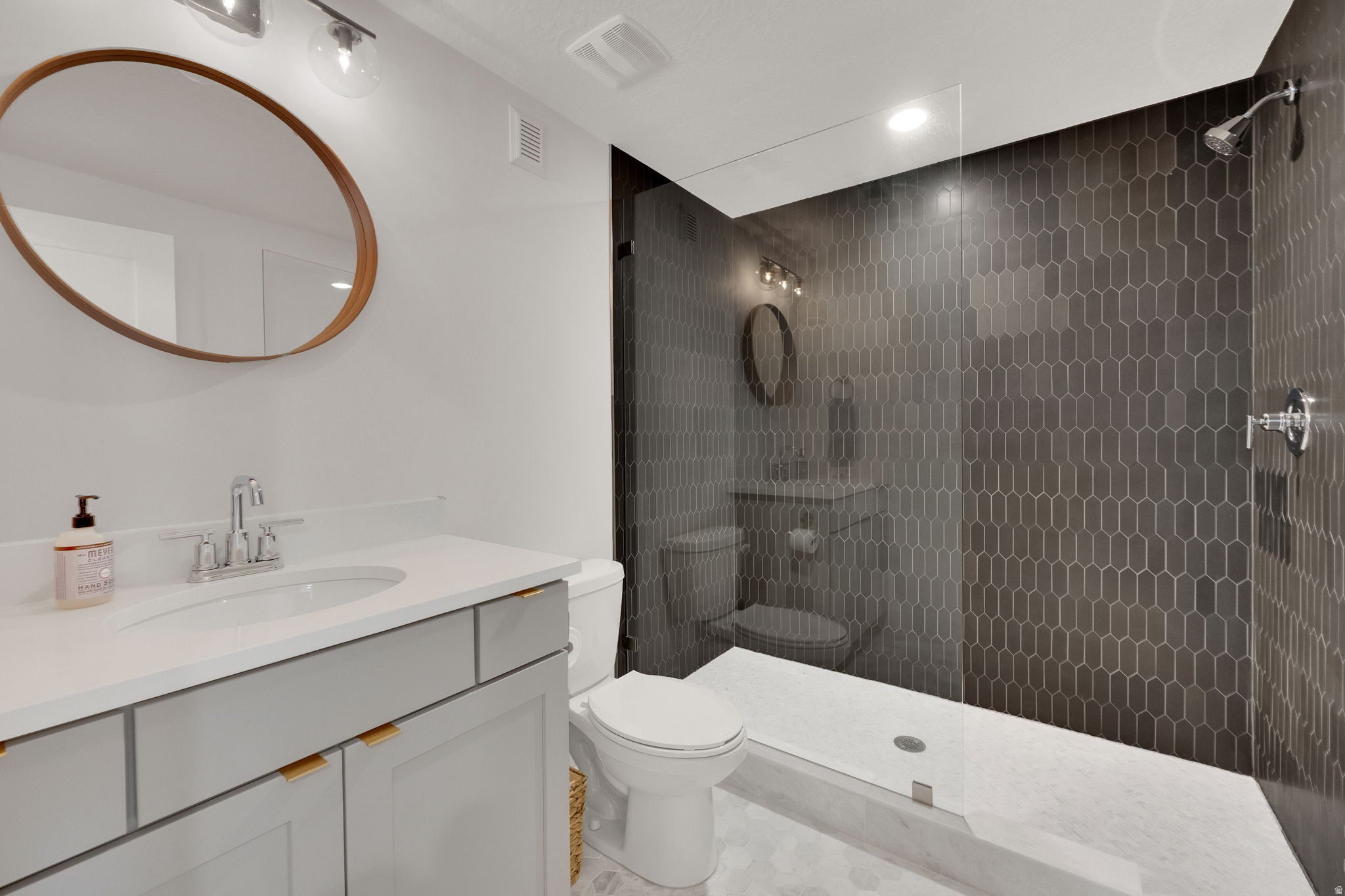 South Jordan, Utah, 84009, United States, 6 Bedrooms Bedrooms, ,5 BathroomsBathrooms,Residential,Active,2008308