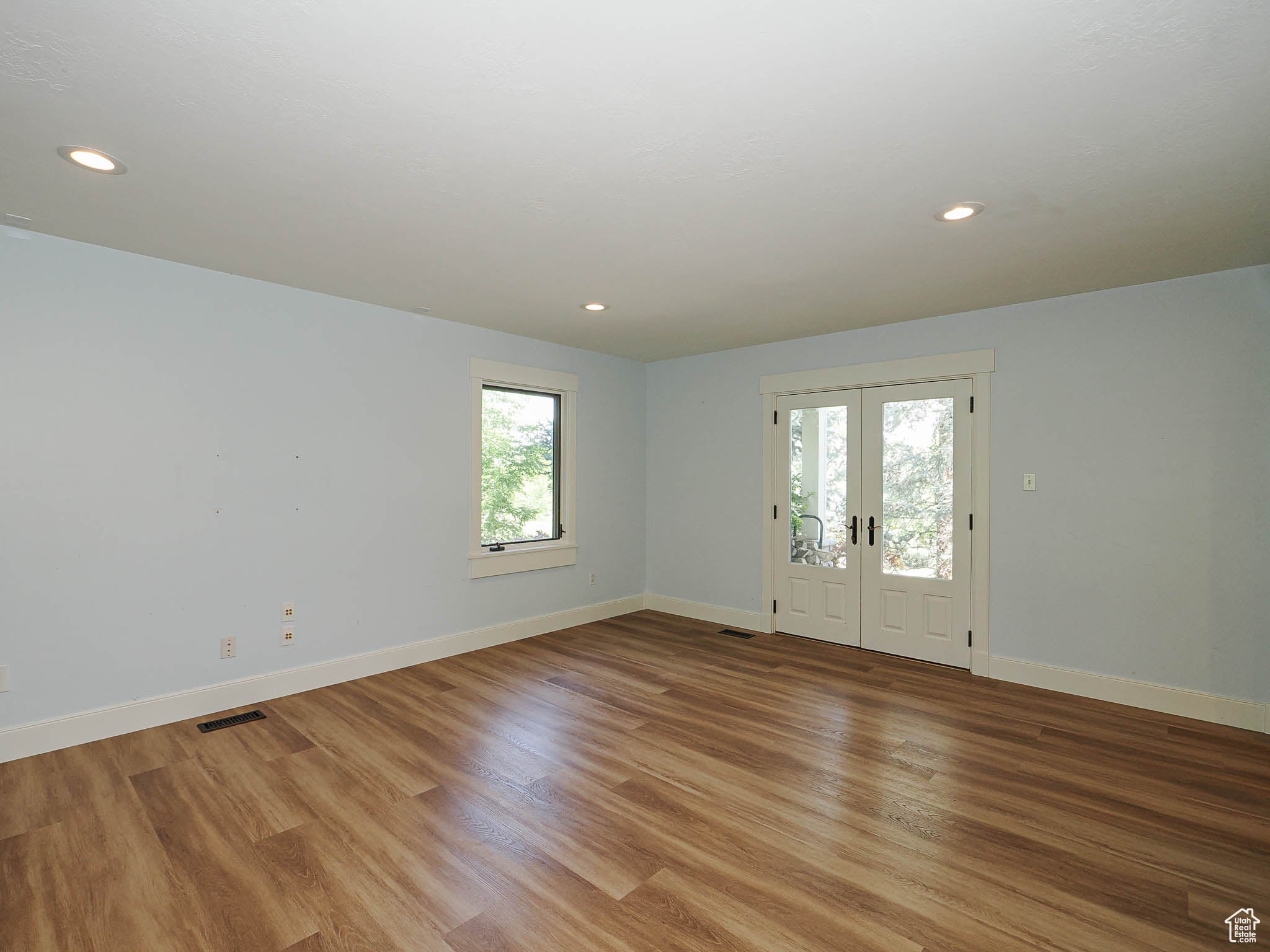 Draper, Utah, 84020, United States, 4 Bedrooms Bedrooms, ,4 BathroomsBathrooms,Residential,Pending,1824917