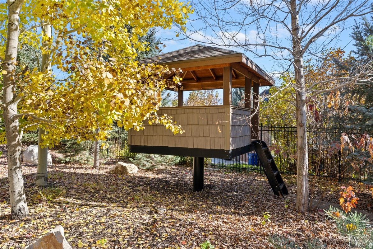 Mountain Green, Utah, 84050, United States, 5 Bedrooms Bedrooms, ,4 BathroomsBathrooms,Residential,Active,1972158