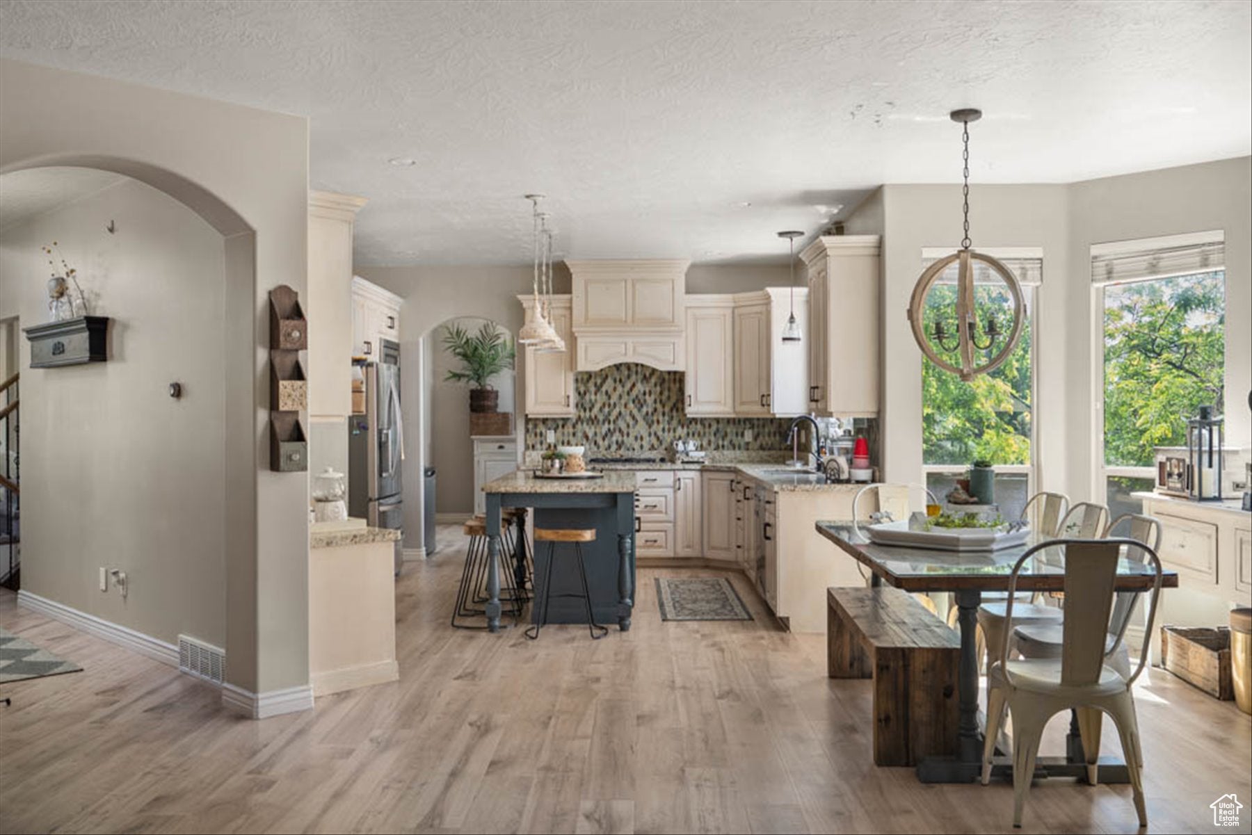 South Jordan, Utah, 84095, United States, 6 Bedrooms Bedrooms, ,4 BathroomsBathrooms,Residential,Active,1876871