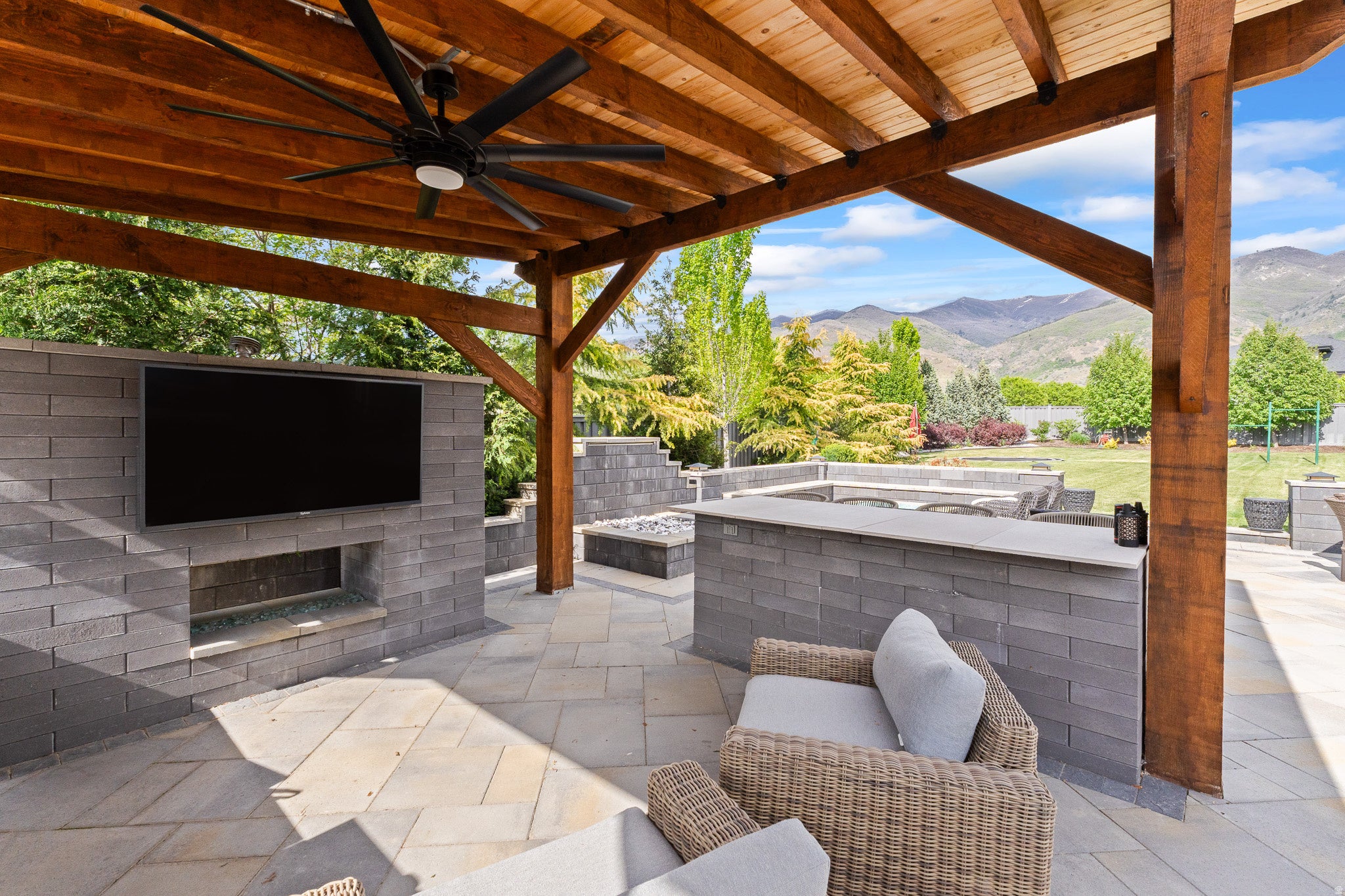 Fruit Heights, Utah, 84037, United States, 6 Bedrooms Bedrooms, ,4 BathroomsBathrooms,Residential,Contingent,2045711