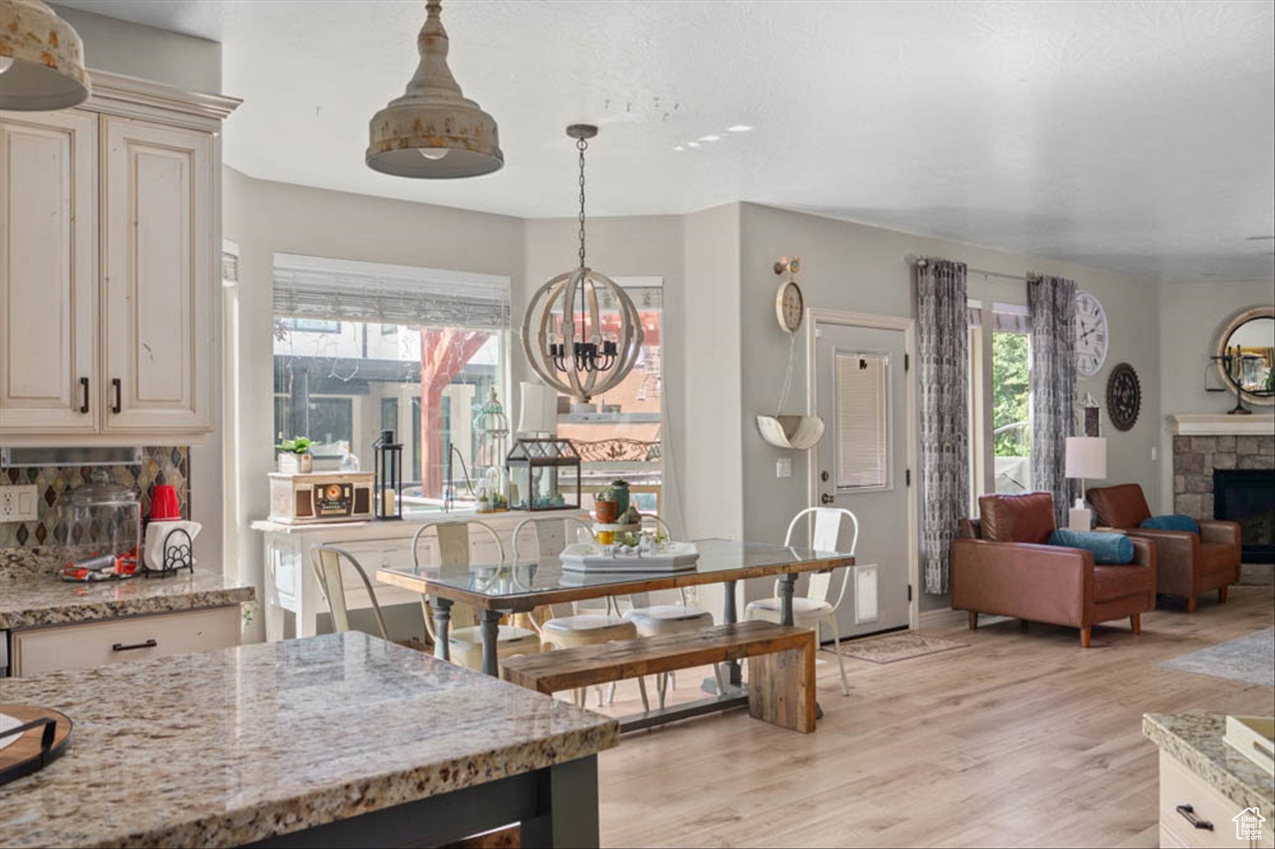 South Jordan, Utah, 84095, United States, 6 Bedrooms Bedrooms, ,4 BathroomsBathrooms,Residential,Active,1876871