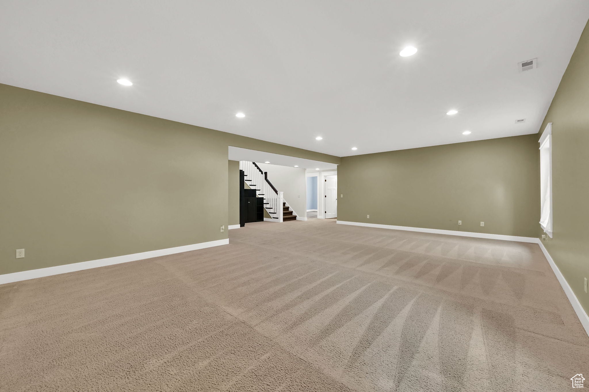 Farmington, Utah, 84025, United States, 5 Bedrooms Bedrooms, ,4 BathroomsBathrooms,Residential,Active,1850687