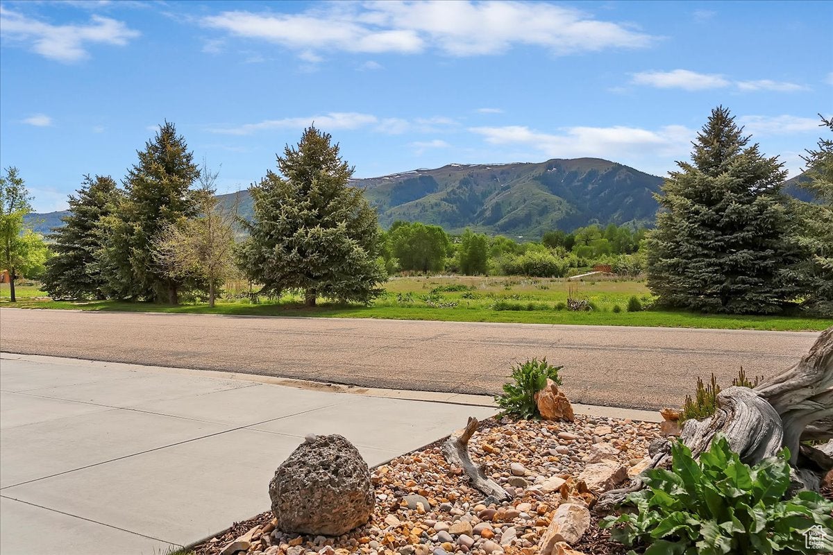 Eden, Utah, 84310, United States, 5 Bedrooms Bedrooms, ,4 BathroomsBathrooms,Residential,Active,1823943