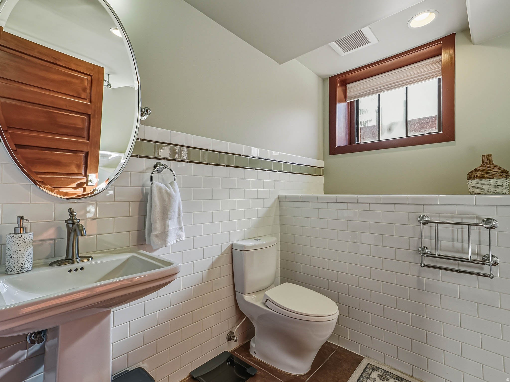 Salt Lake City, Utah, 84105, United States, 6 Bedrooms Bedrooms, ,4 BathroomsBathrooms,Residential,Active,2000214