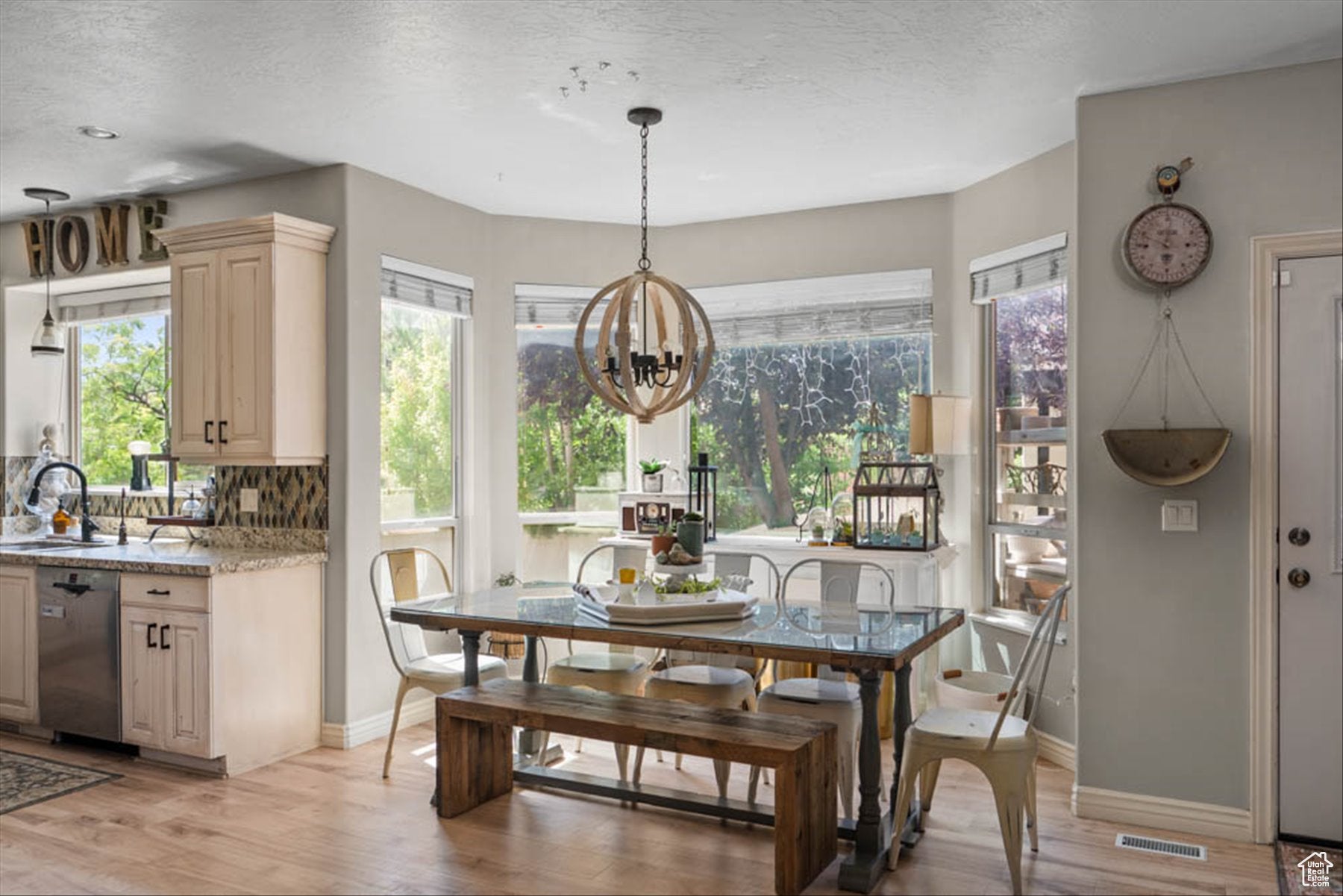 South Jordan, Utah, 84095, United States, 6 Bedrooms Bedrooms, ,4 BathroomsBathrooms,Residential,Active,1876871