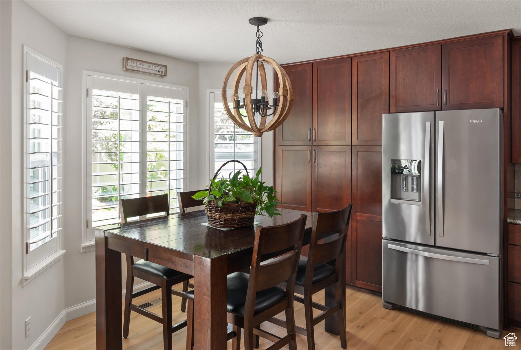 Cottonwood Heights, Utah, 84121, United States, 6 Bedrooms Bedrooms, ,3 BathroomsBathrooms,Residential,Active,1964287