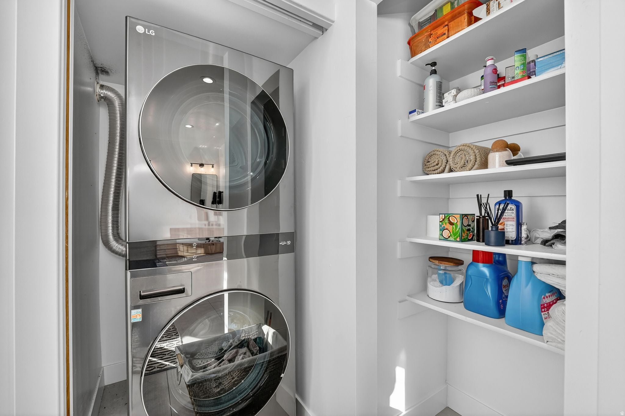 Eagle Mountain, Utah, 84005, United States, 5 Bedrooms Bedrooms, ,4 BathroomsBathrooms,Residential,Active,2009175