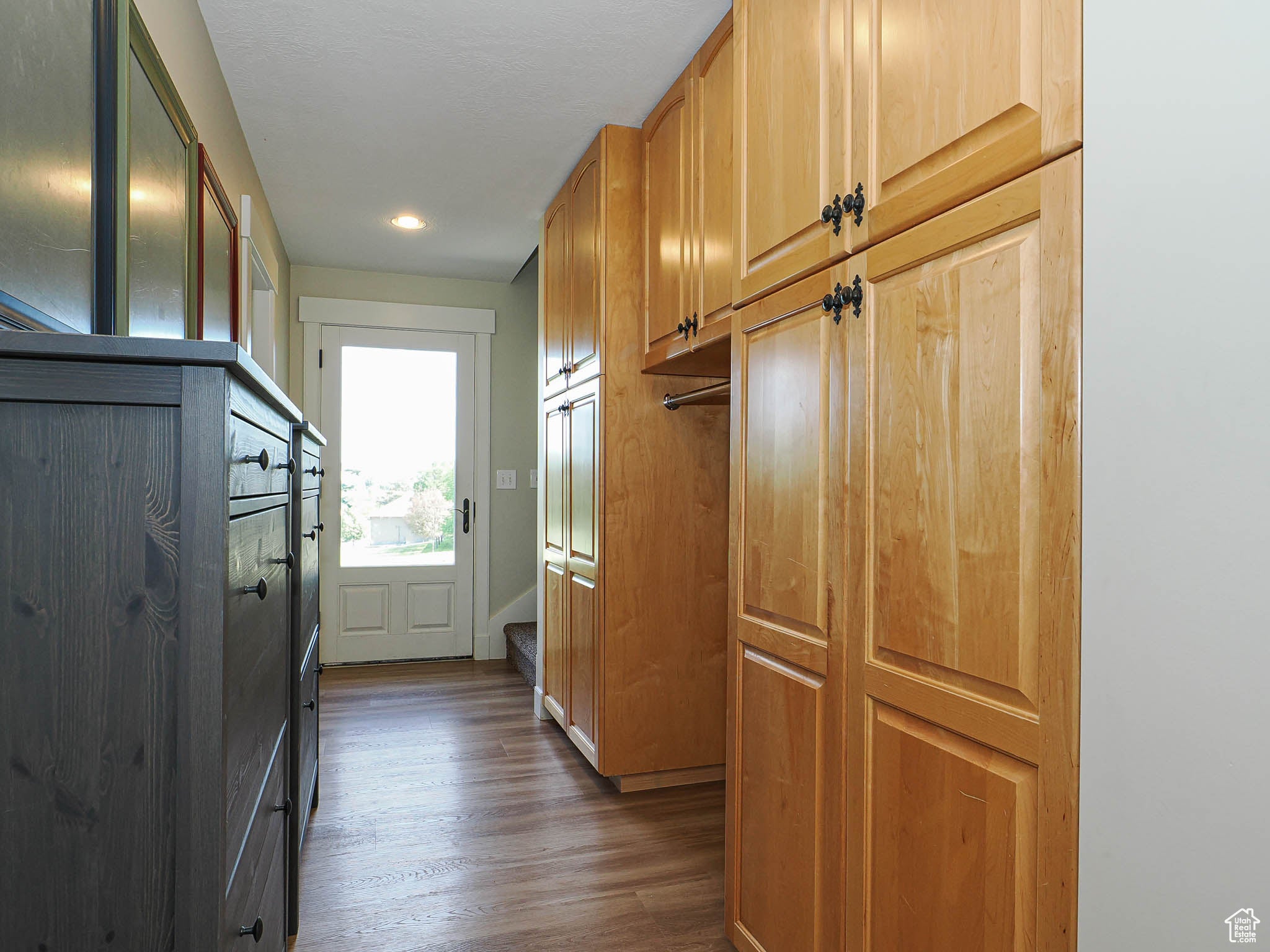 Draper, Utah, 84020, United States, 4 Bedrooms Bedrooms, ,4 BathroomsBathrooms,Residential,Pending,1824917